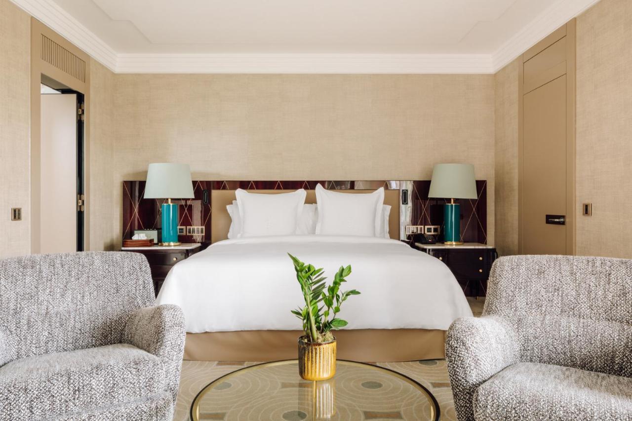 Grand Bedroom Suite King Bed