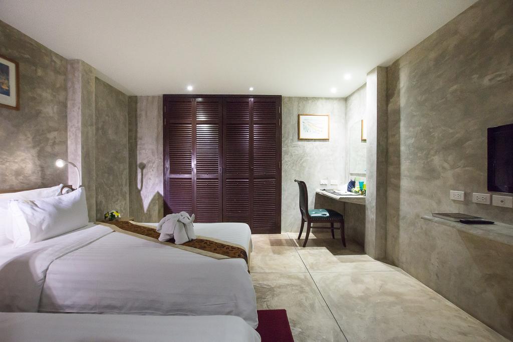 Standard King Room - No Window