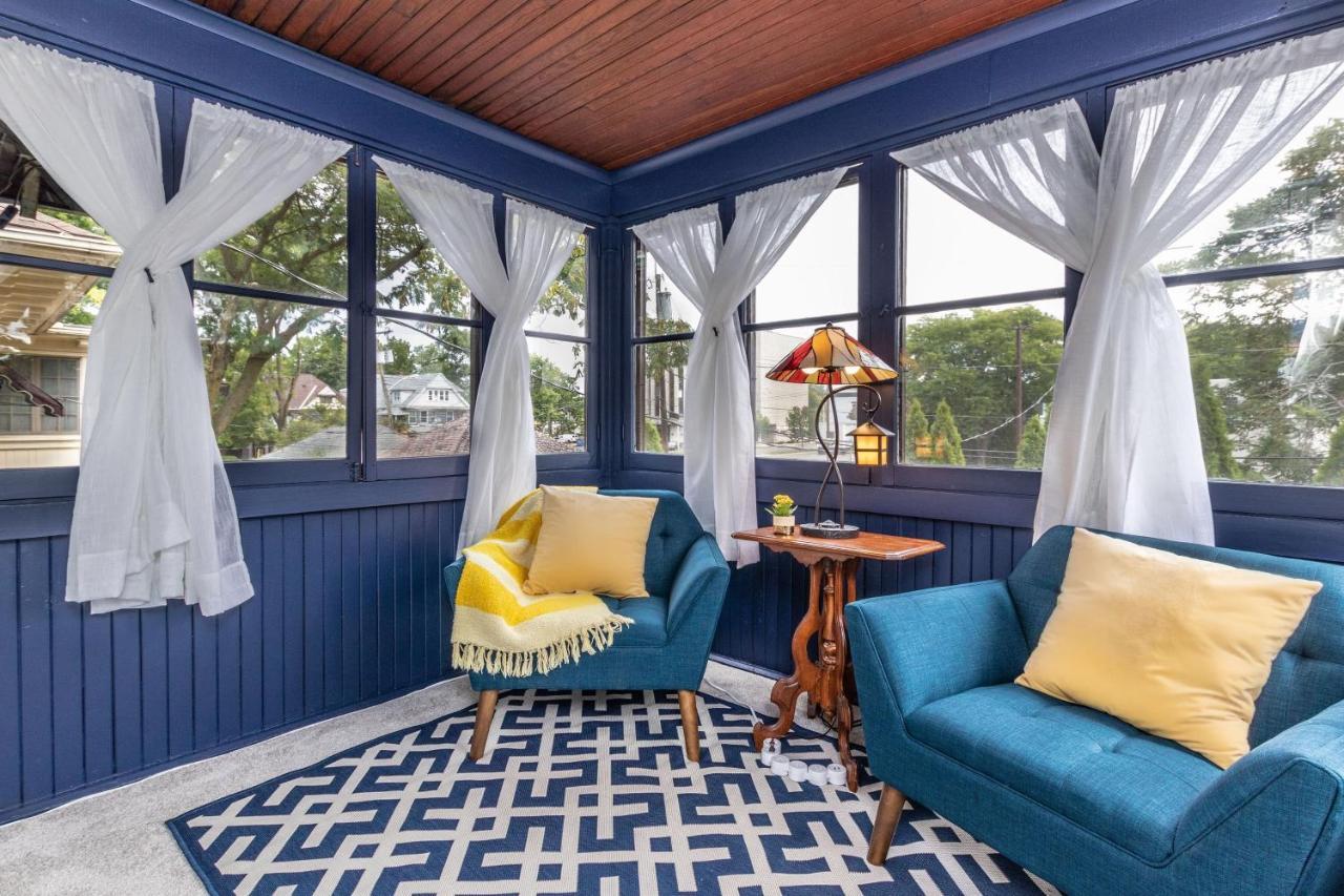 Deluxe Queen Suite