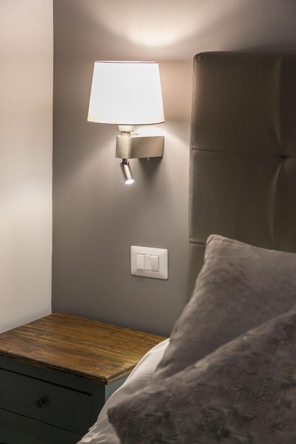 Standard Double Room- Via della Frezza