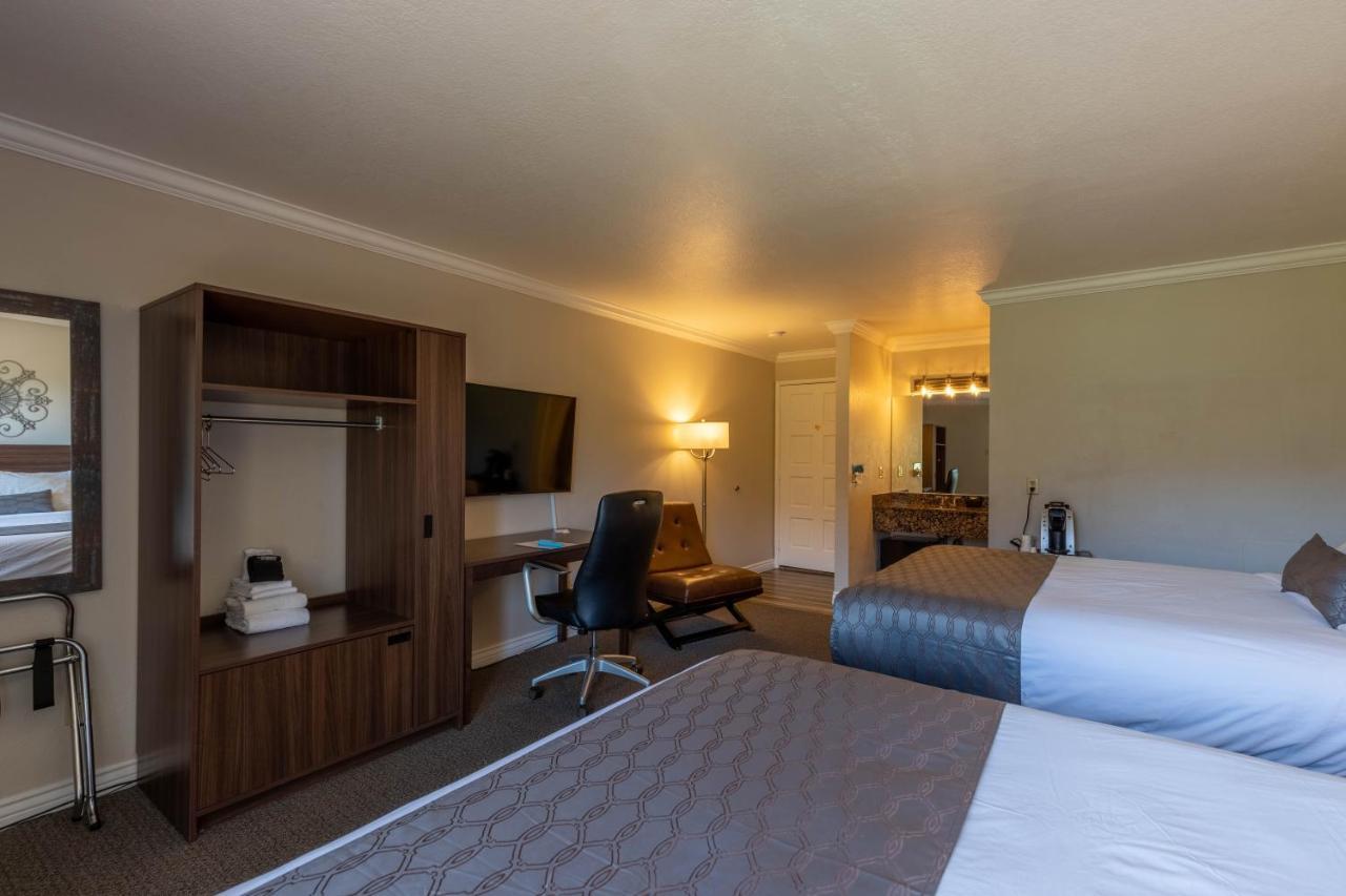Queen Room with Balcony