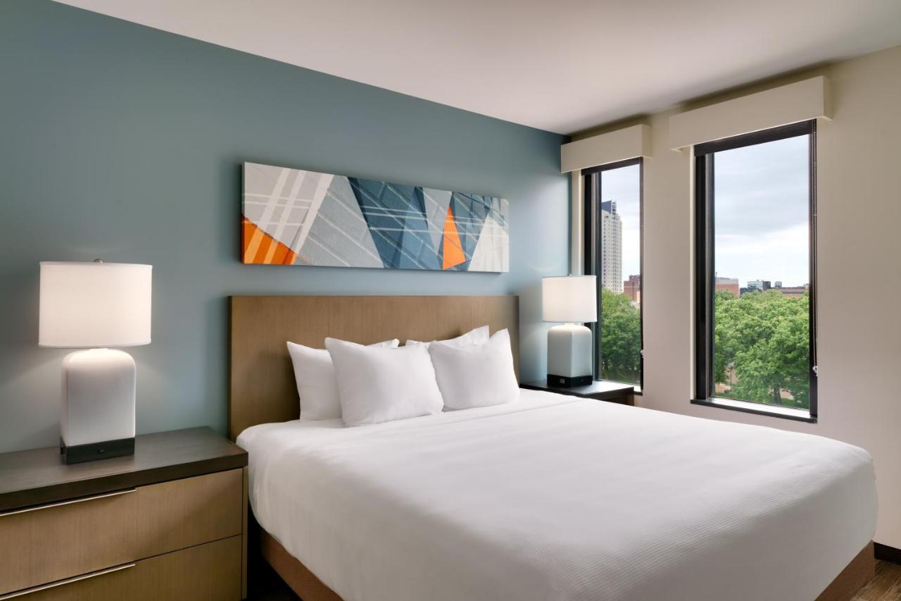 King Studio Suite with Kitchen and Sofa Bed