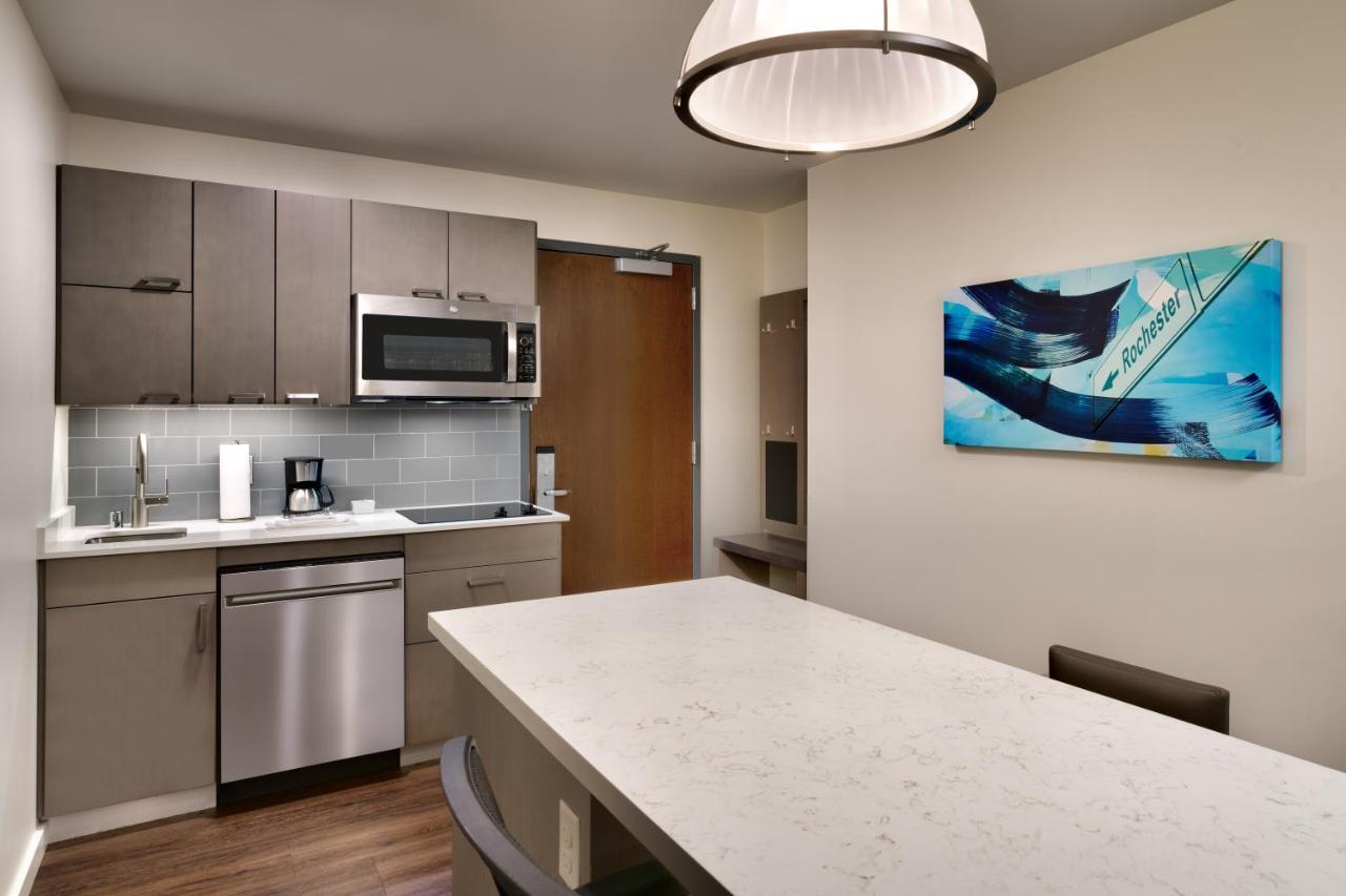 Studio Suite with Two Queen Beds and Kitchen