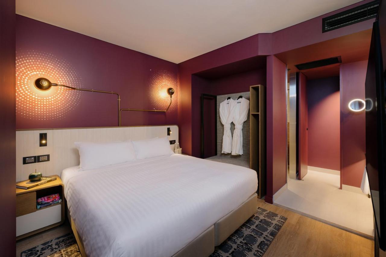 One-Bedroom Suite with City View