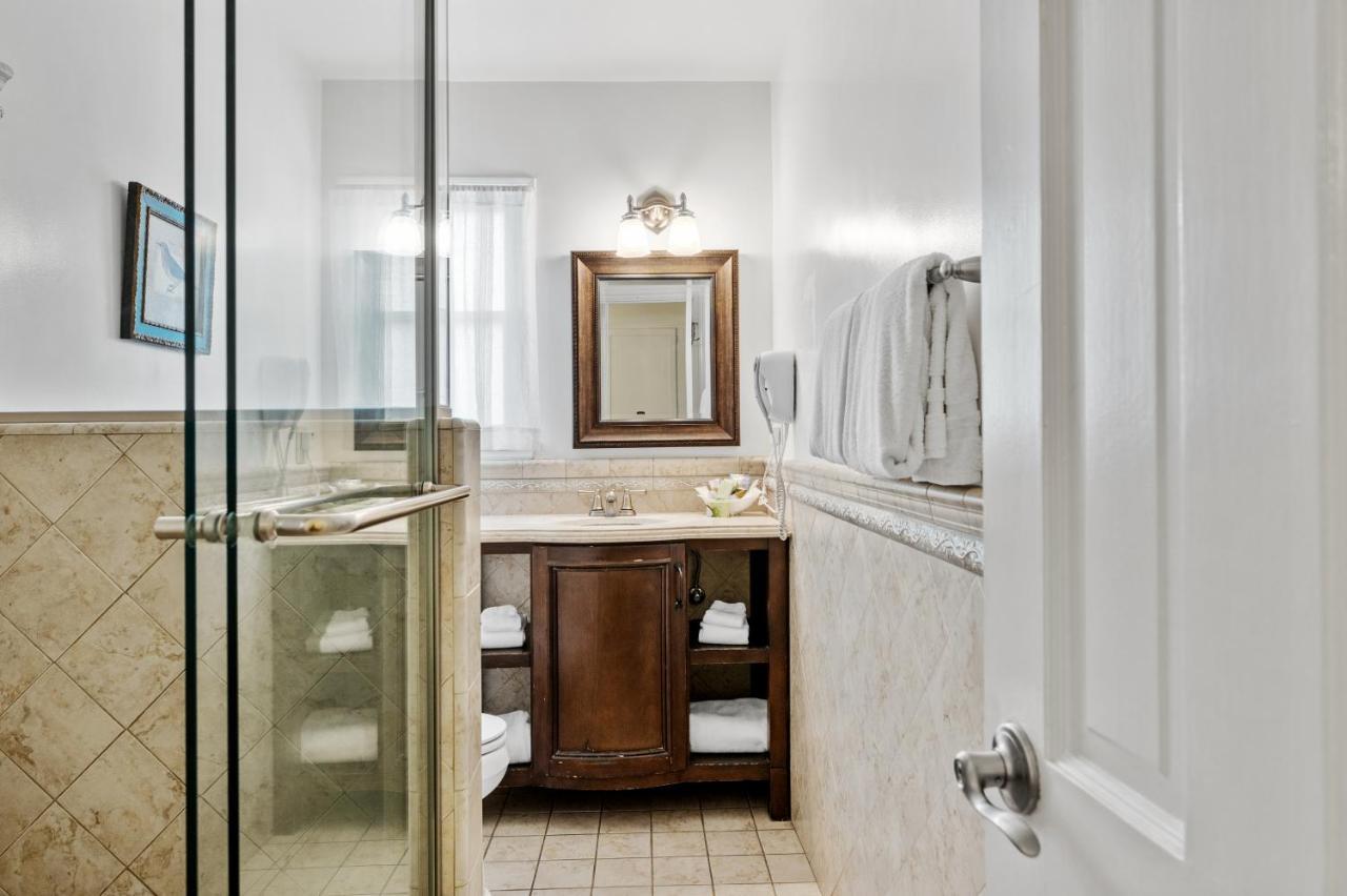 Double Queen Room