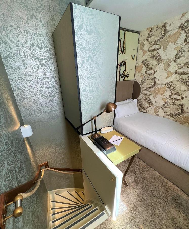 Duplex Single Room with internal stairs,1260314977:JPEG