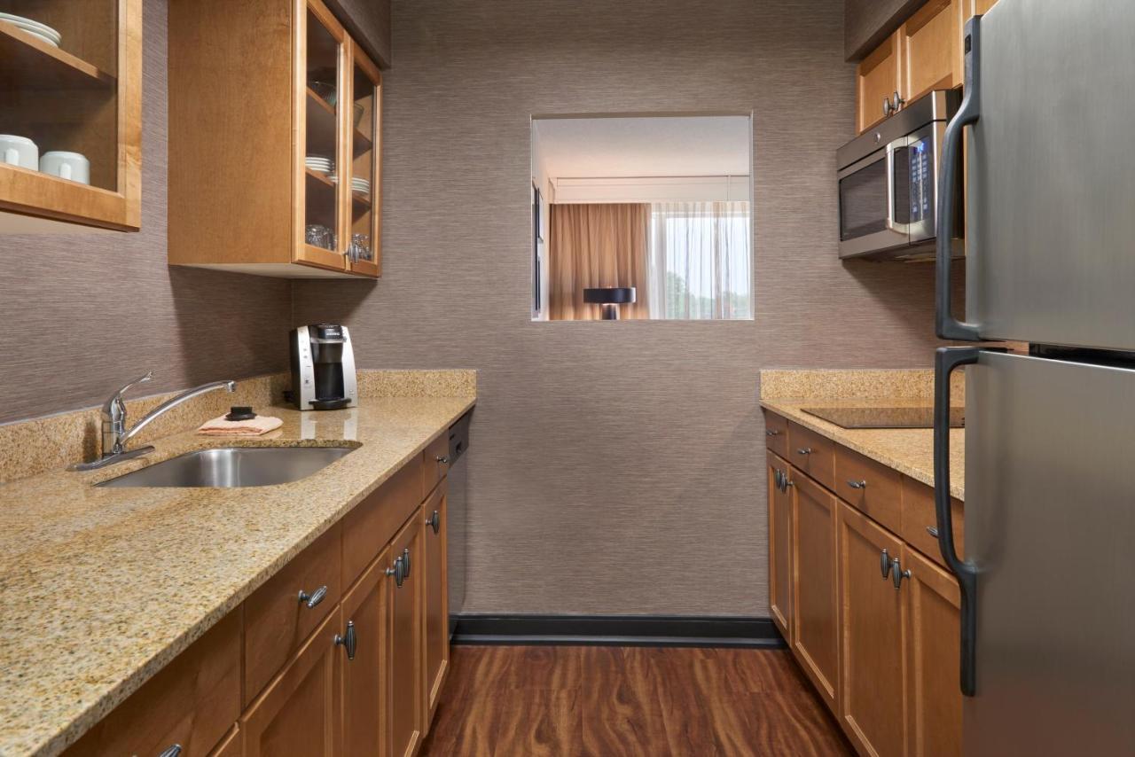 1 Bedroom 2 room Suite, 1 King, Sofa bed