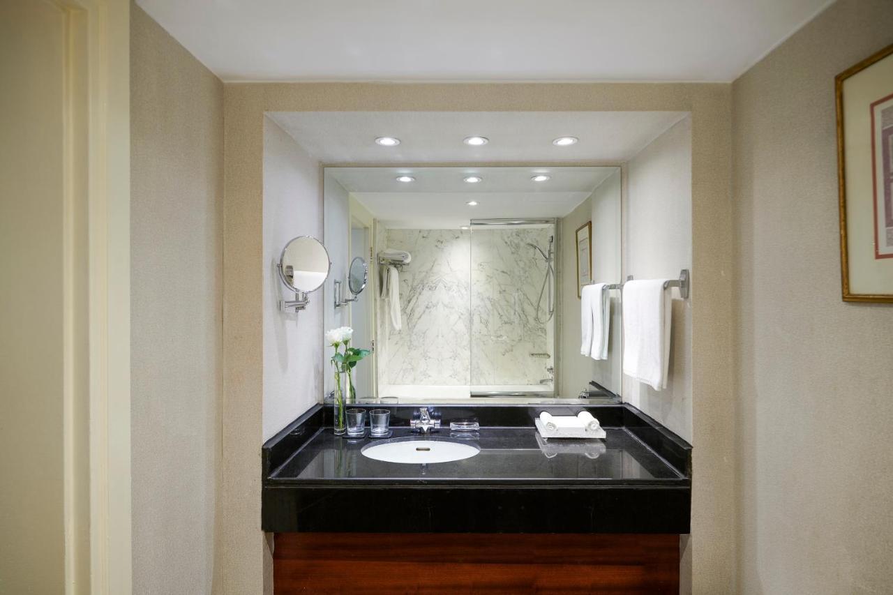 Deluxe King Room with City View