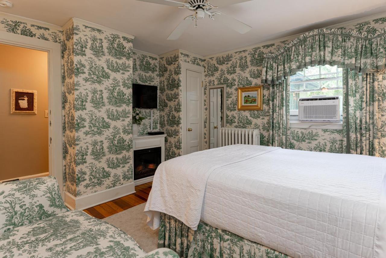 Queen Room