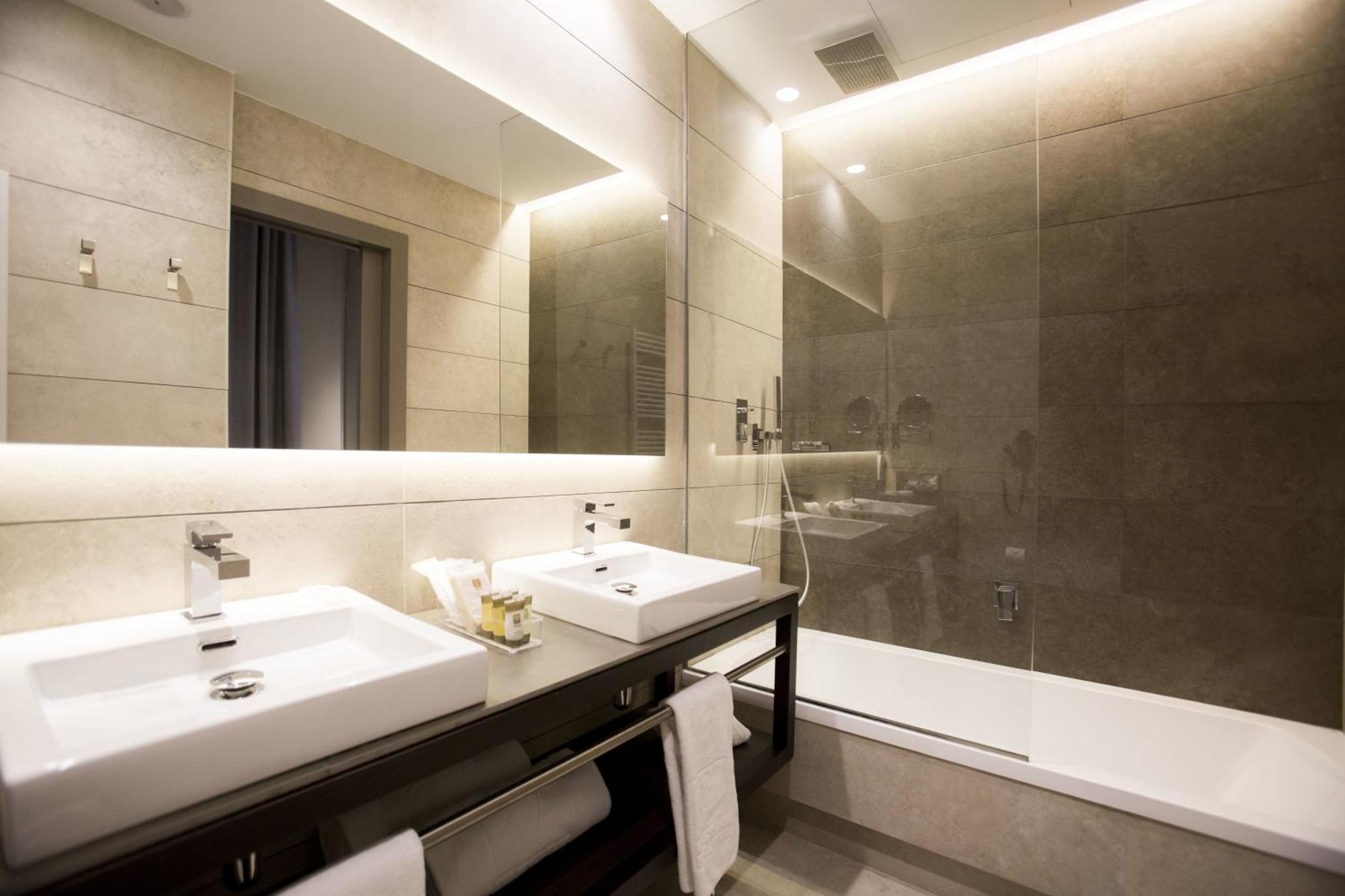 Vincci Room