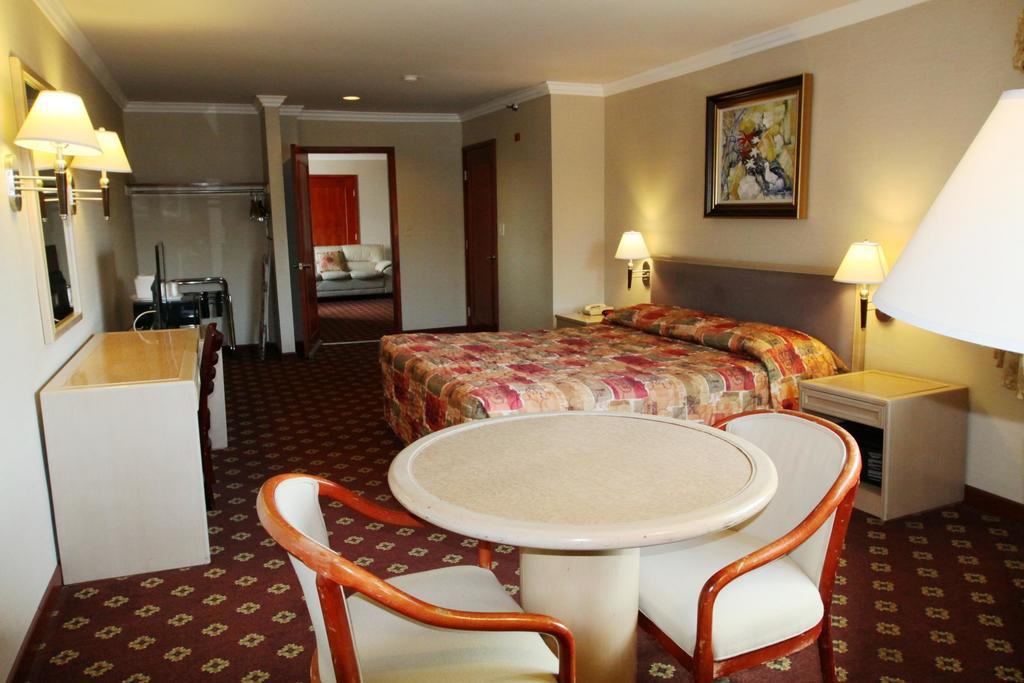 Suite Room,127473204:JPEG