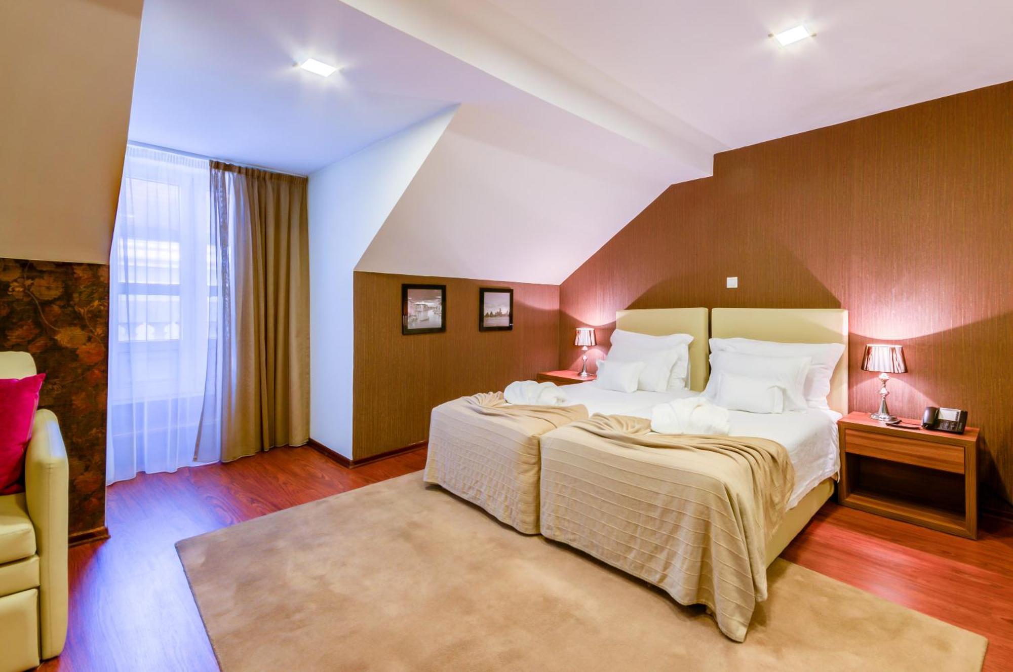 Standard Triple Room,968113129:JPEG