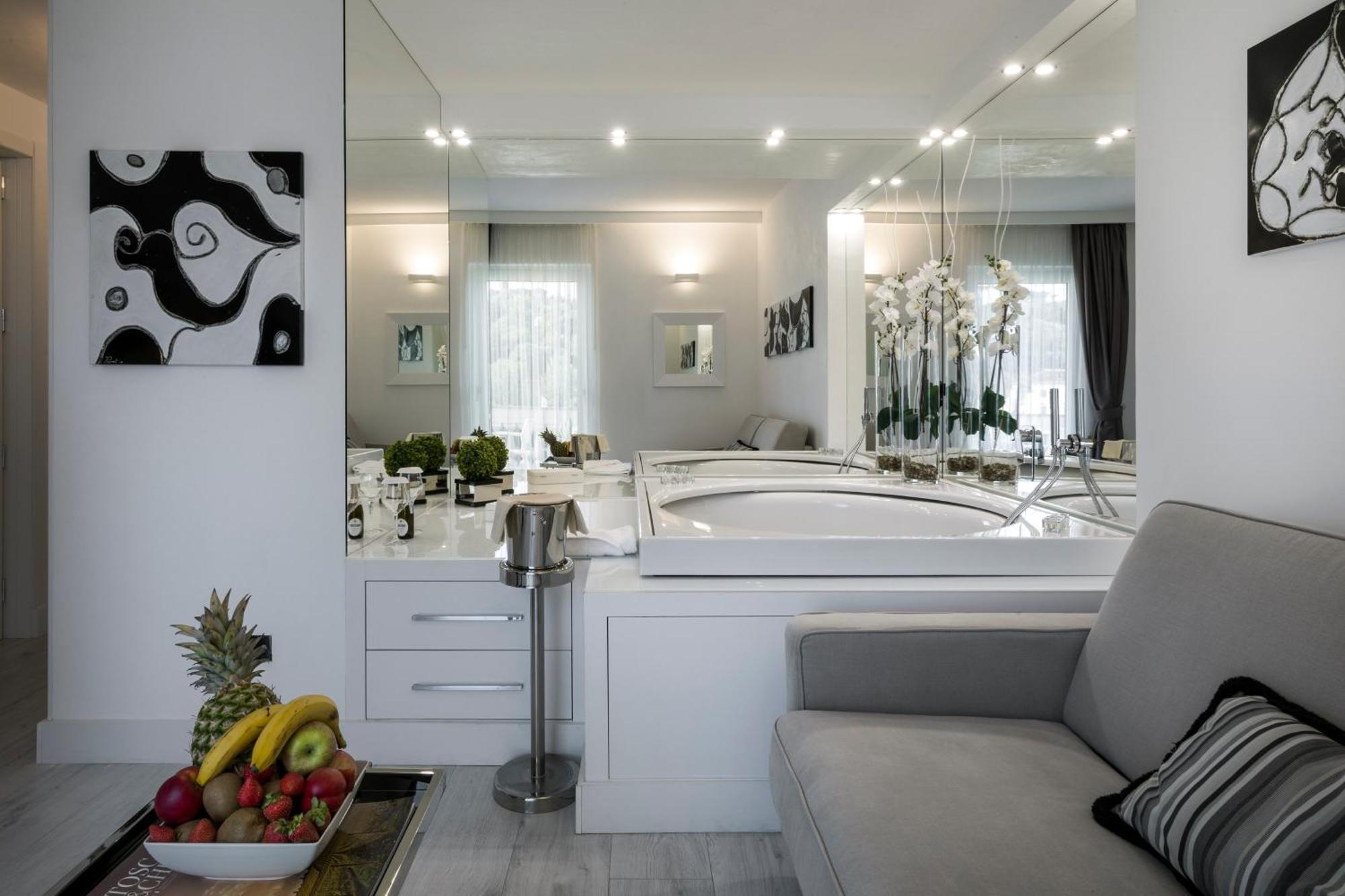 Deluxe Suite Spa Access Arno View