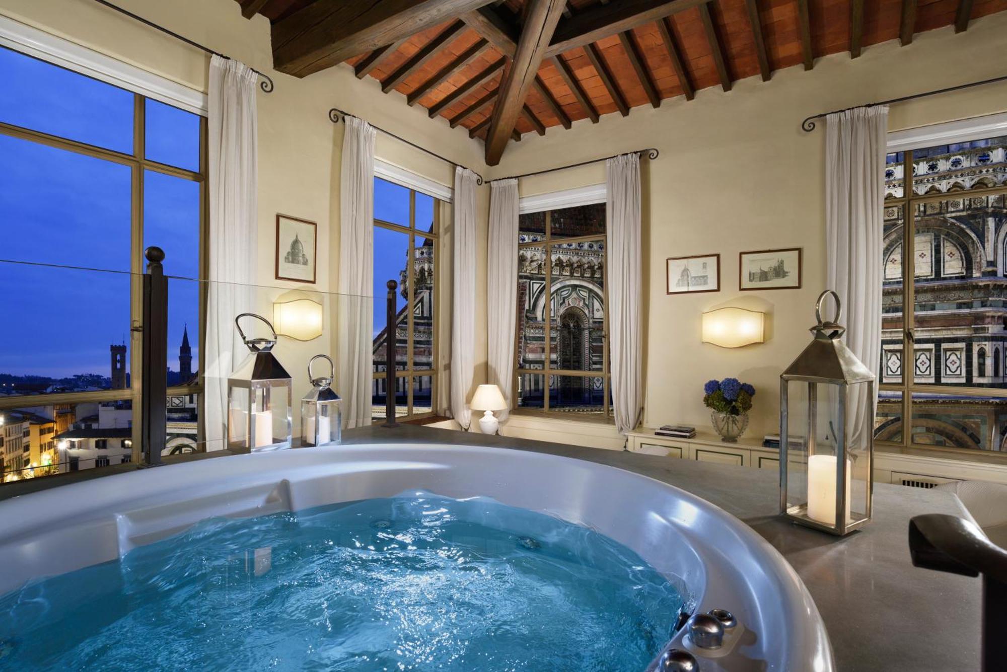Deluxe Suite Spa Bath