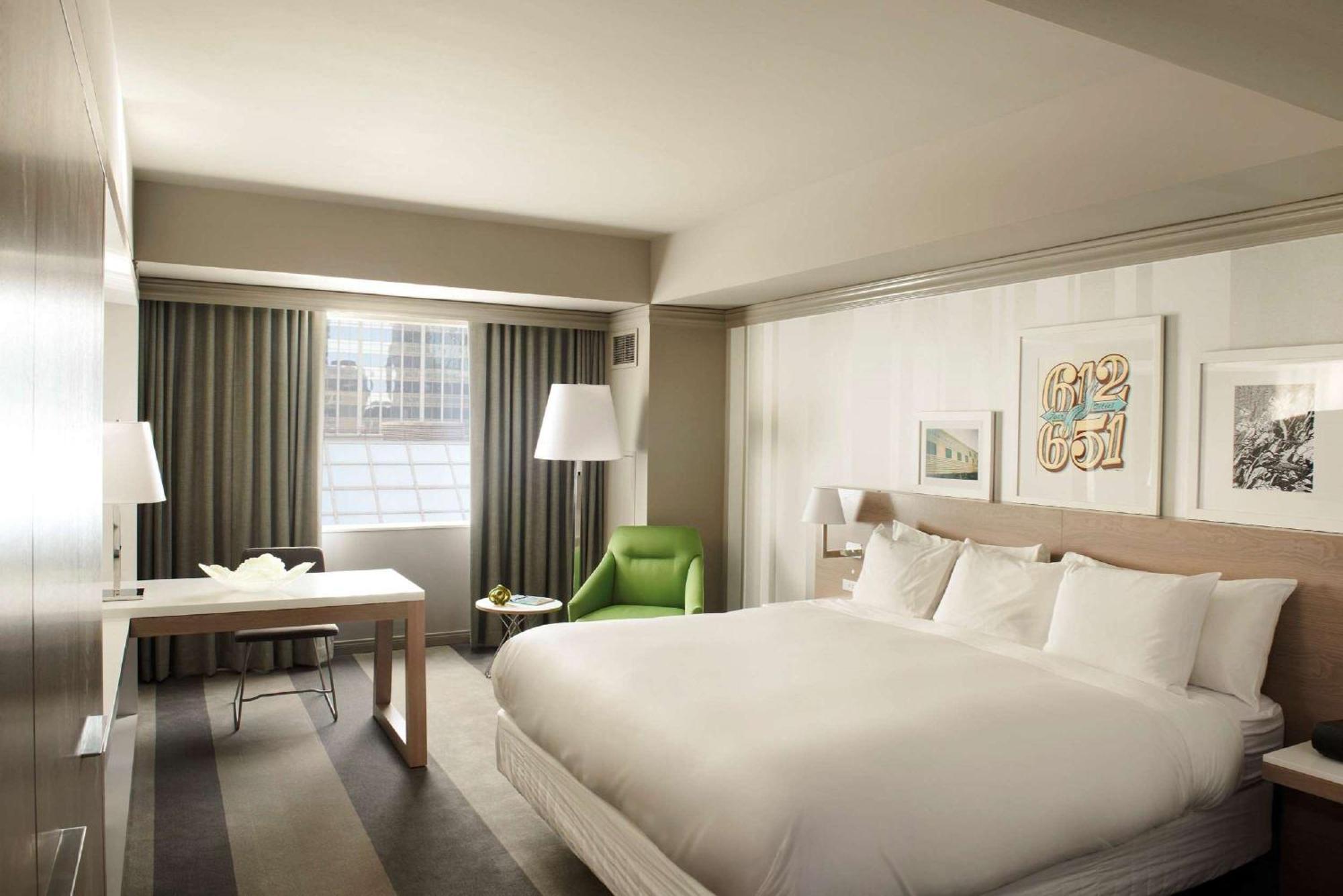 Deluxe King Room - Atrium View