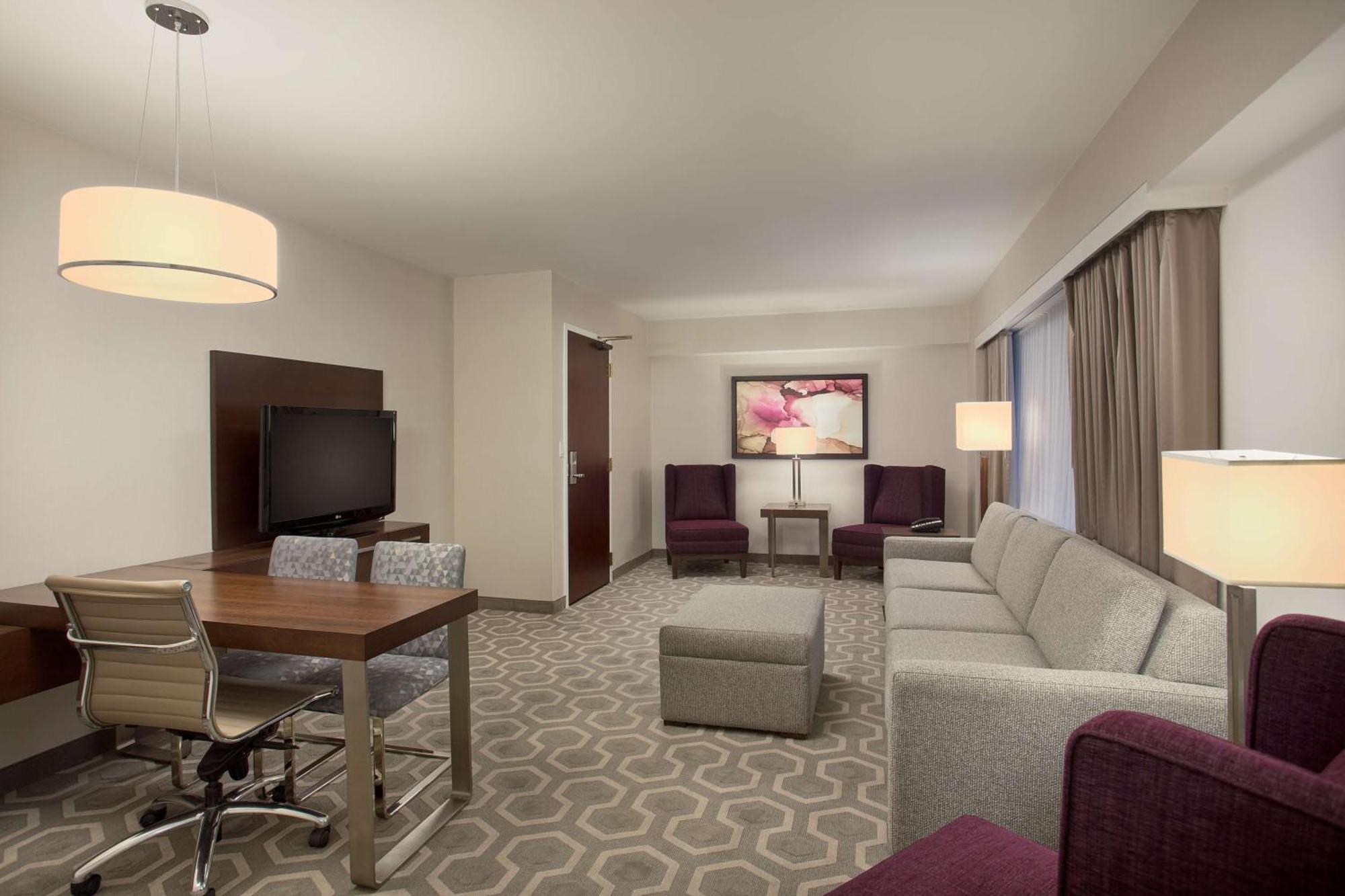 Two-Room Corner King Suite,1706321562:JPEG
