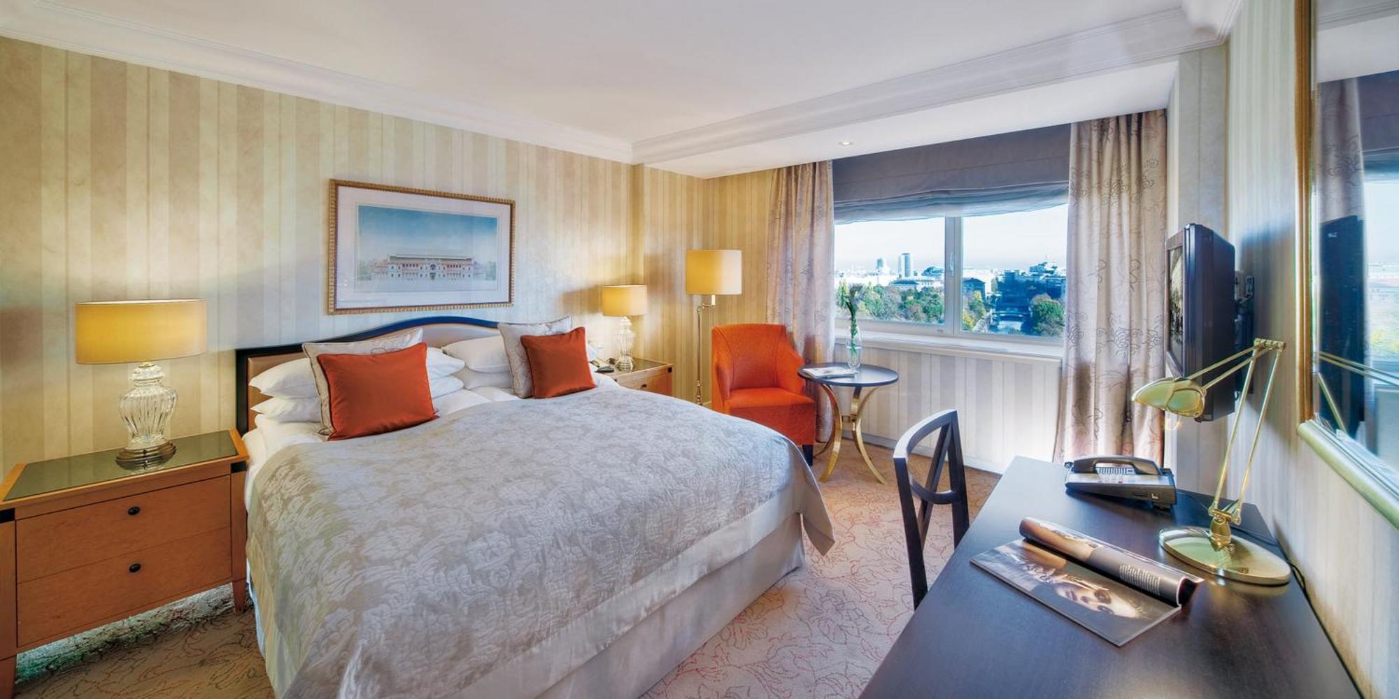 Classic Room Lounge Access