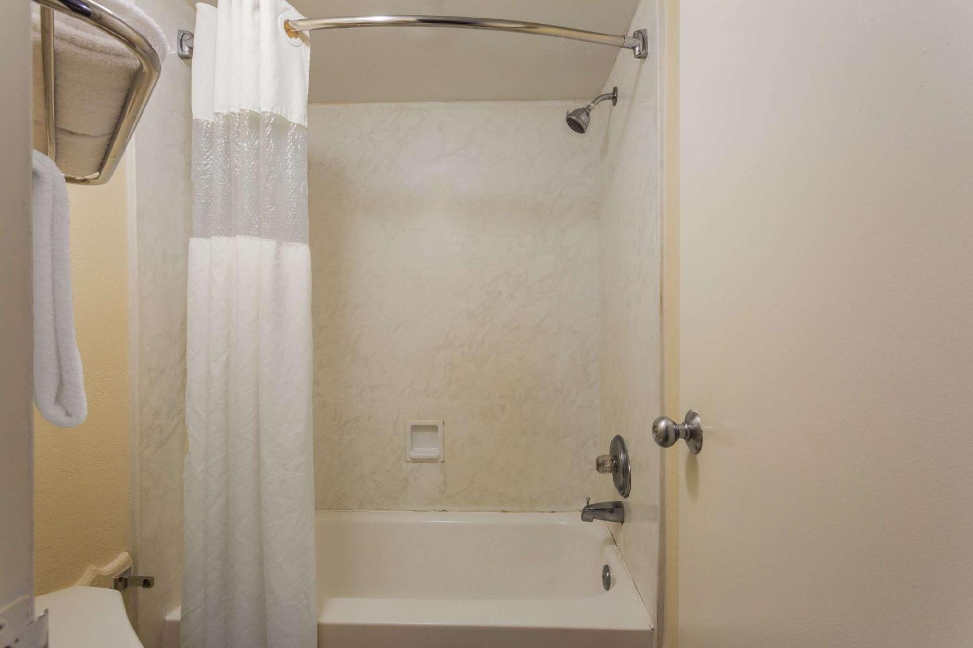 2 Double Beds, One-Bedroom Oceanfront, Non-Smoking
