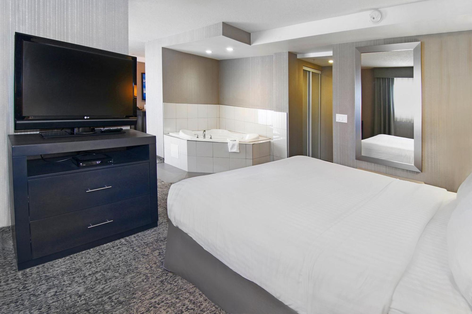 Deluxe King Suite