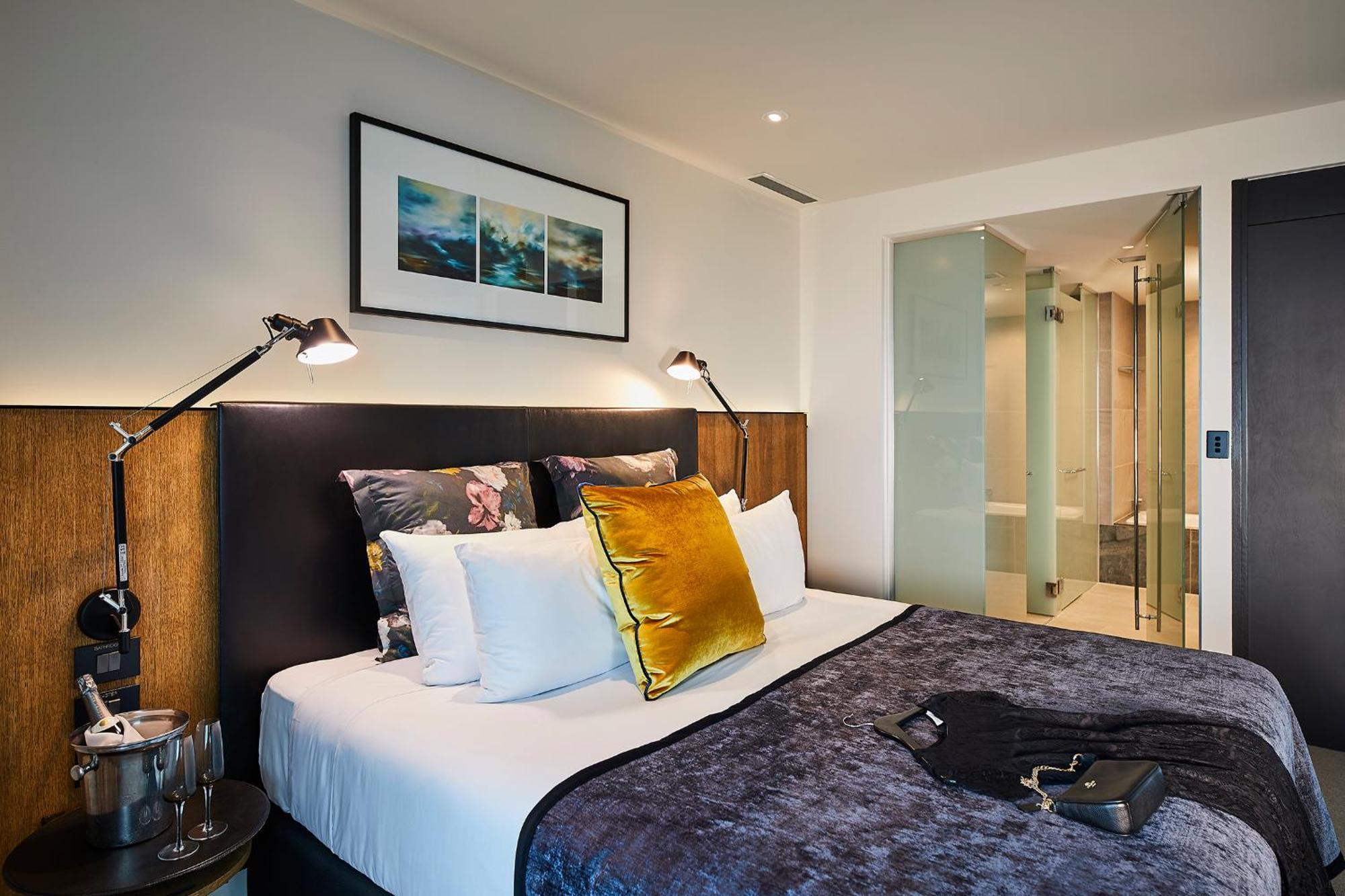 Grand Deluxe Harbour View Suite