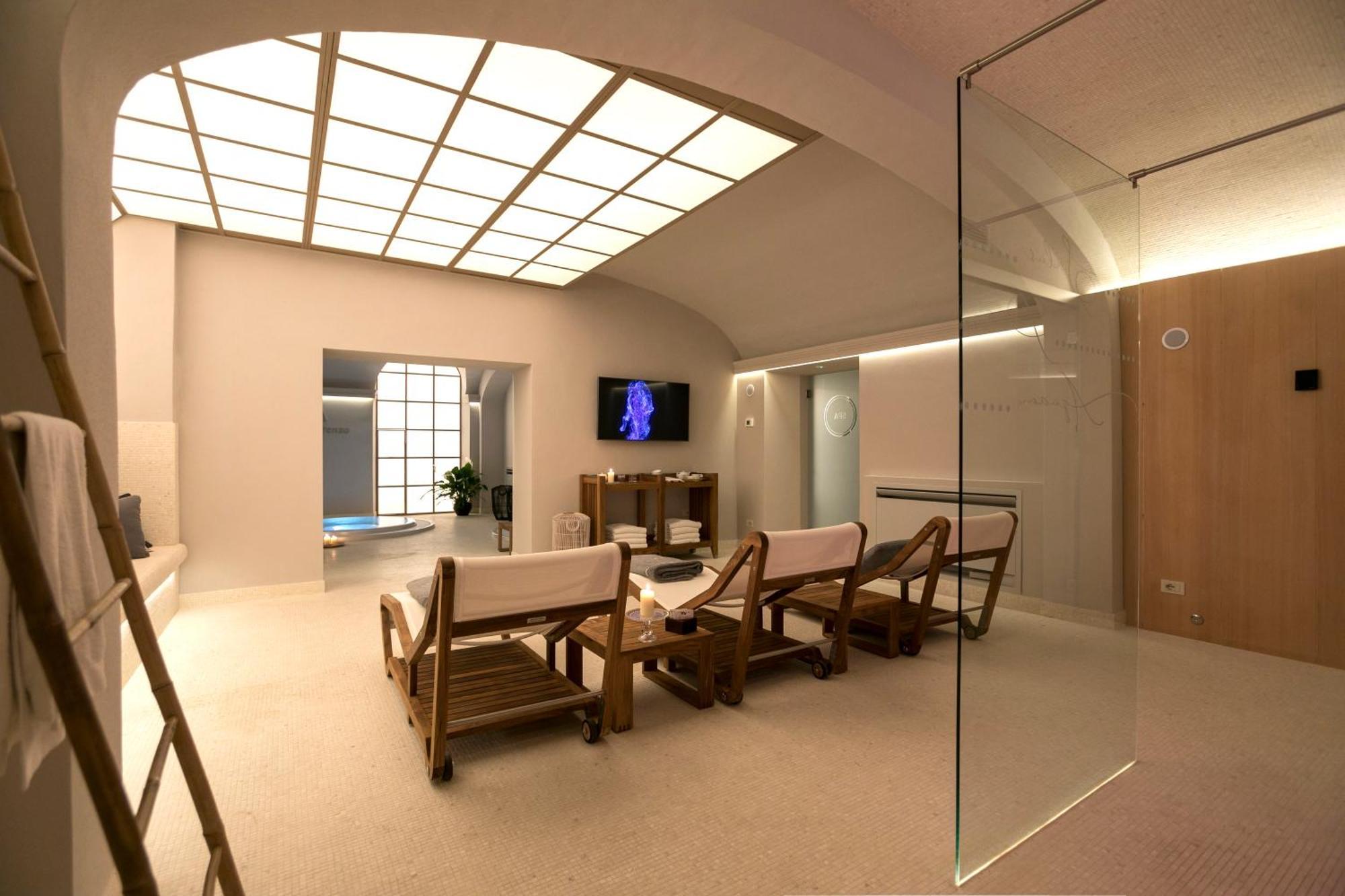 Deluxe Room One-time SPA access
