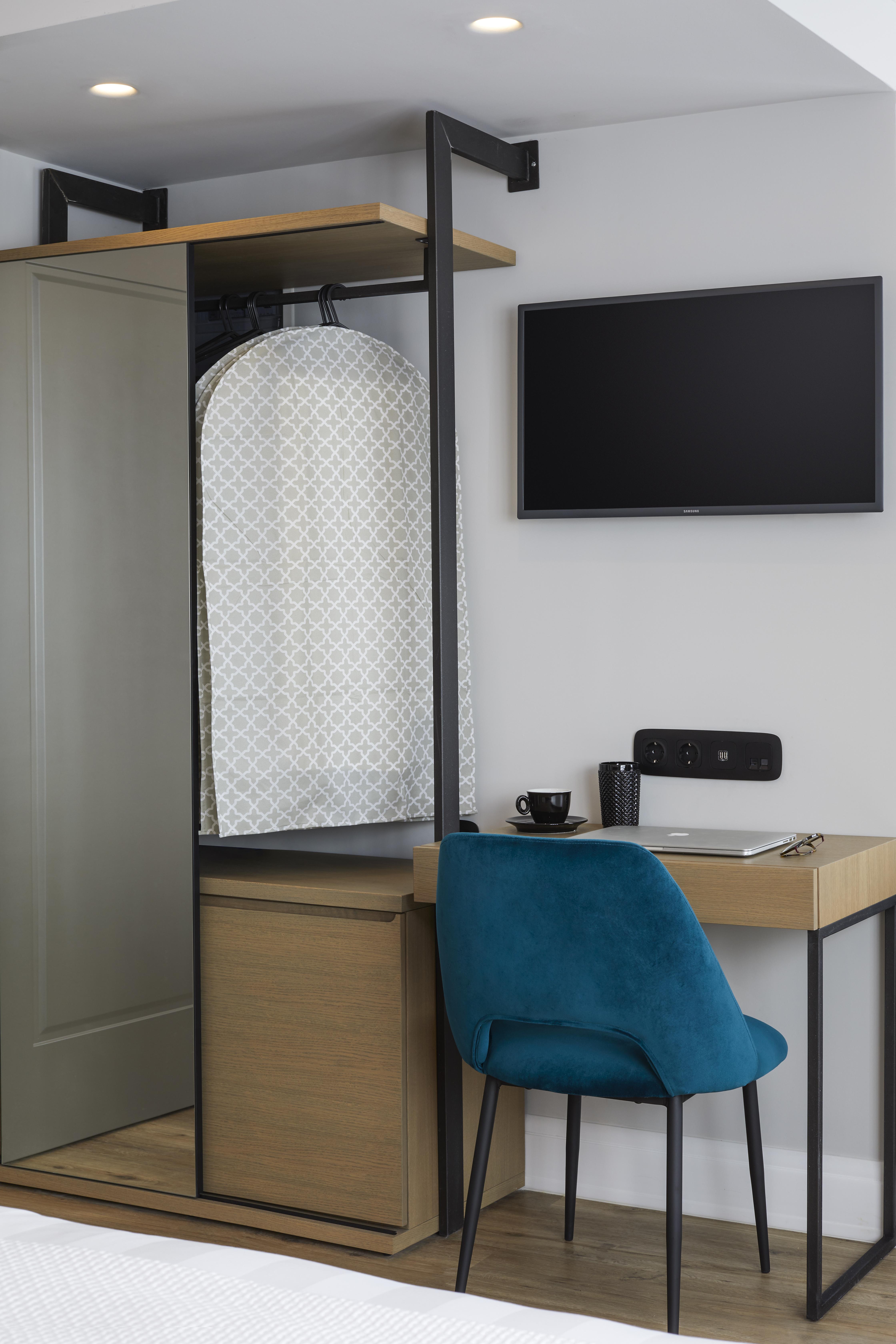 Junior Suite with Acropolis View