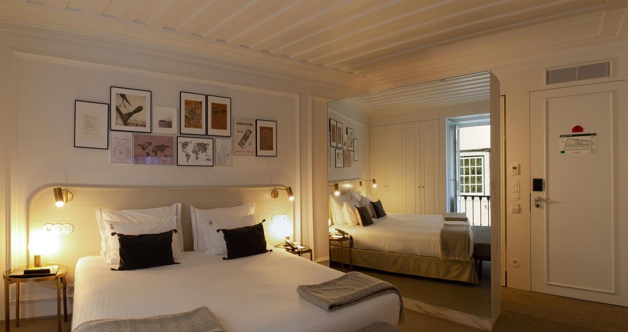 Communicating Rooms