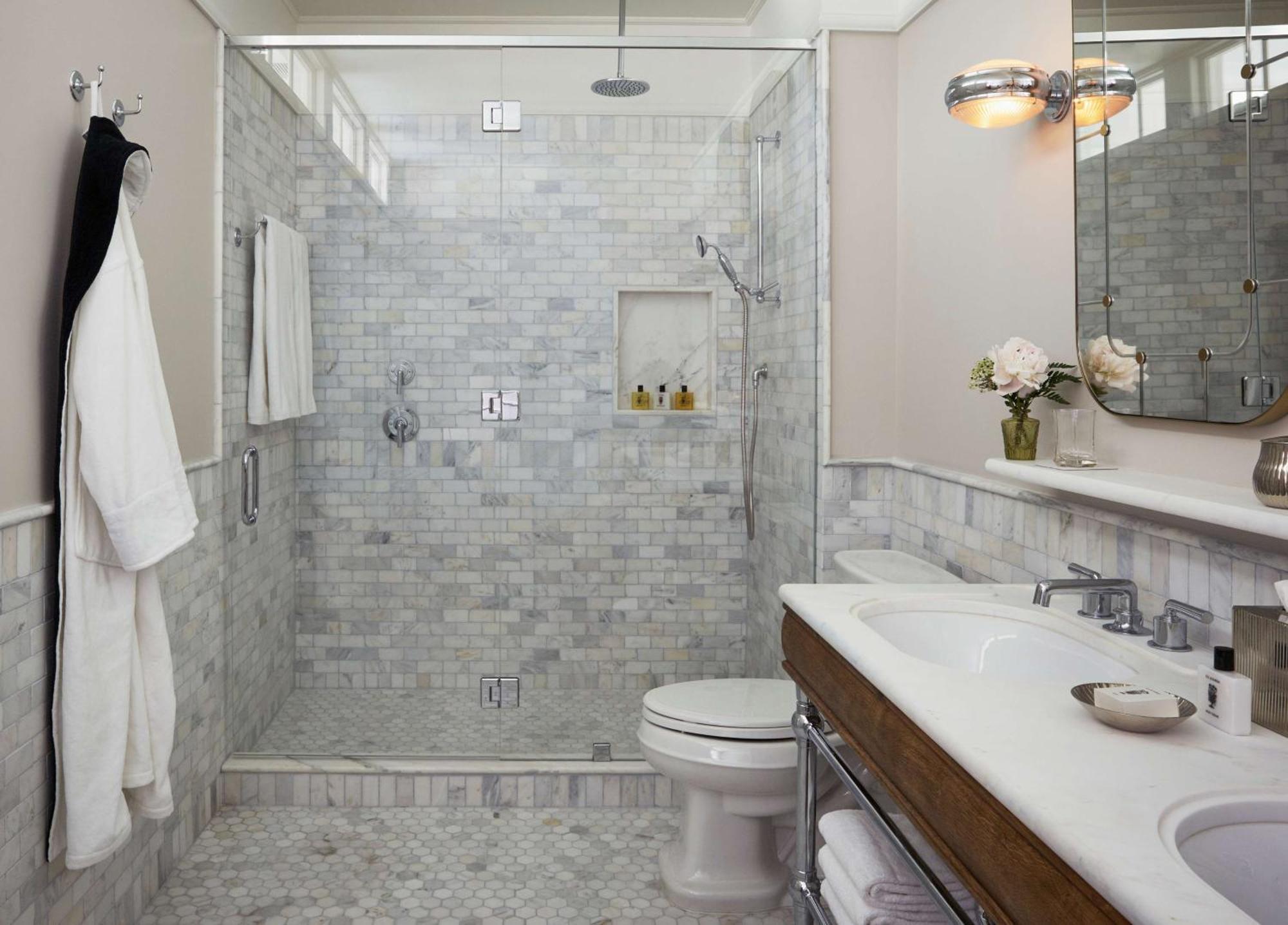 One-Bedroom Corner Suite