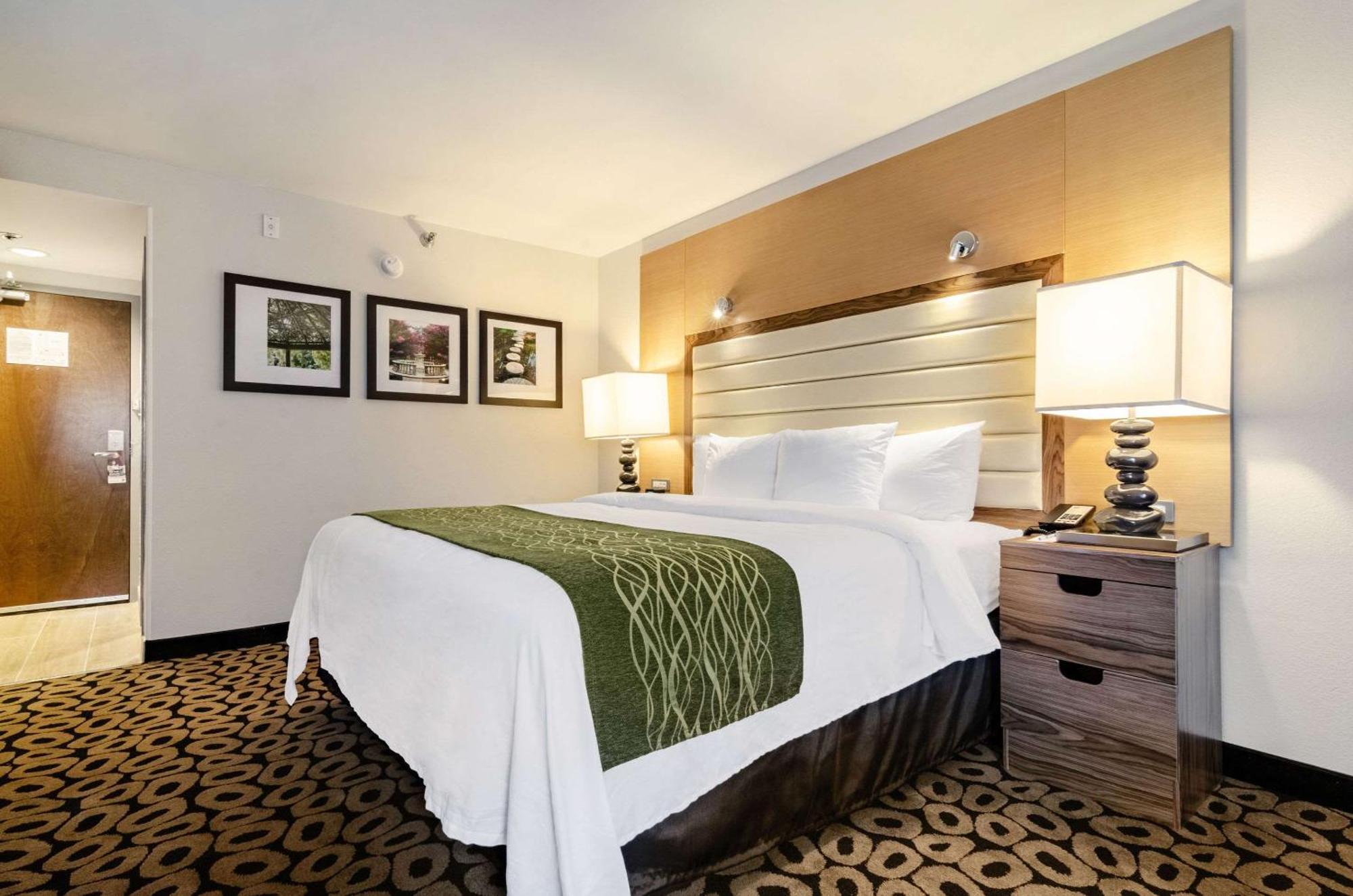 Superior King Room with Bathtub - Non Smoking