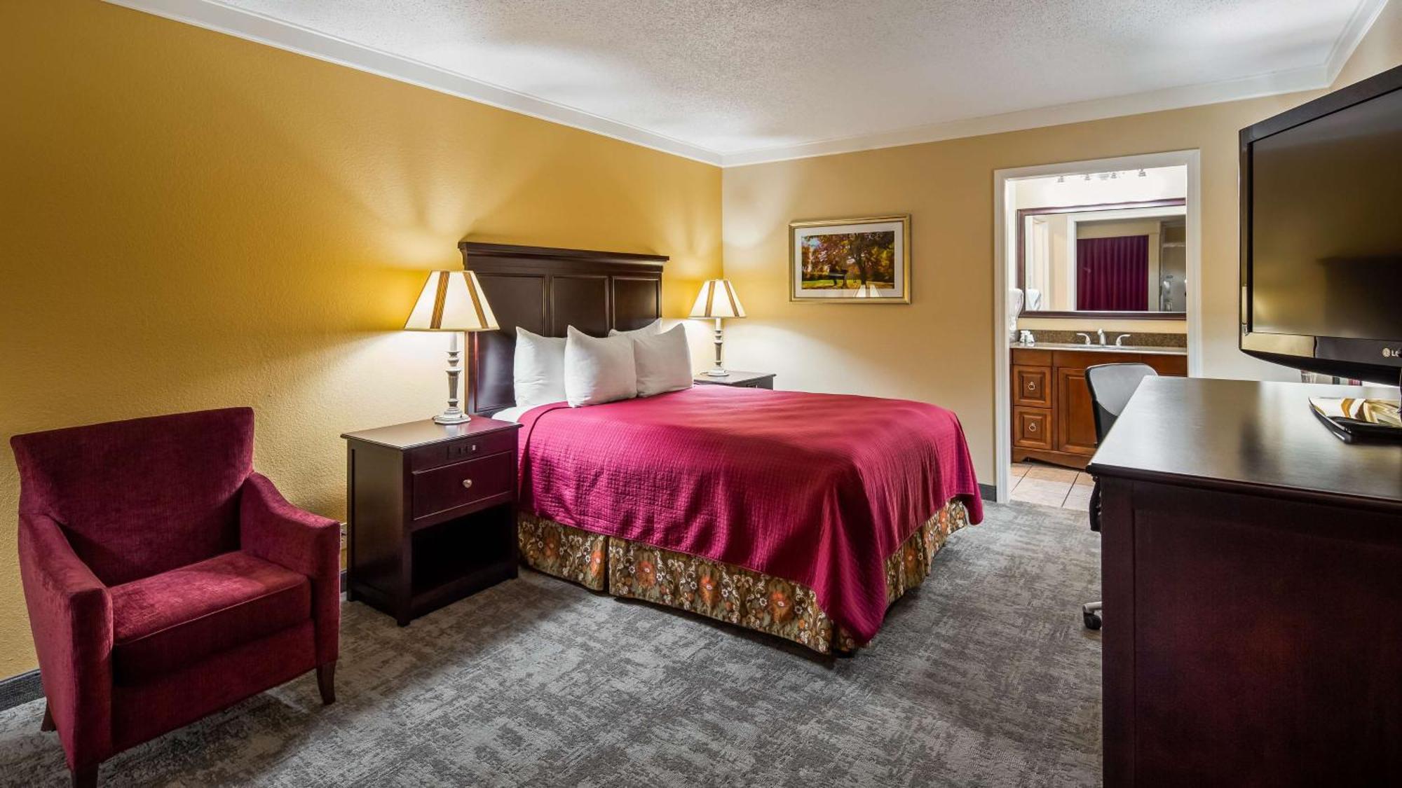 Queen Room with Spa Bath - Non-Smoking