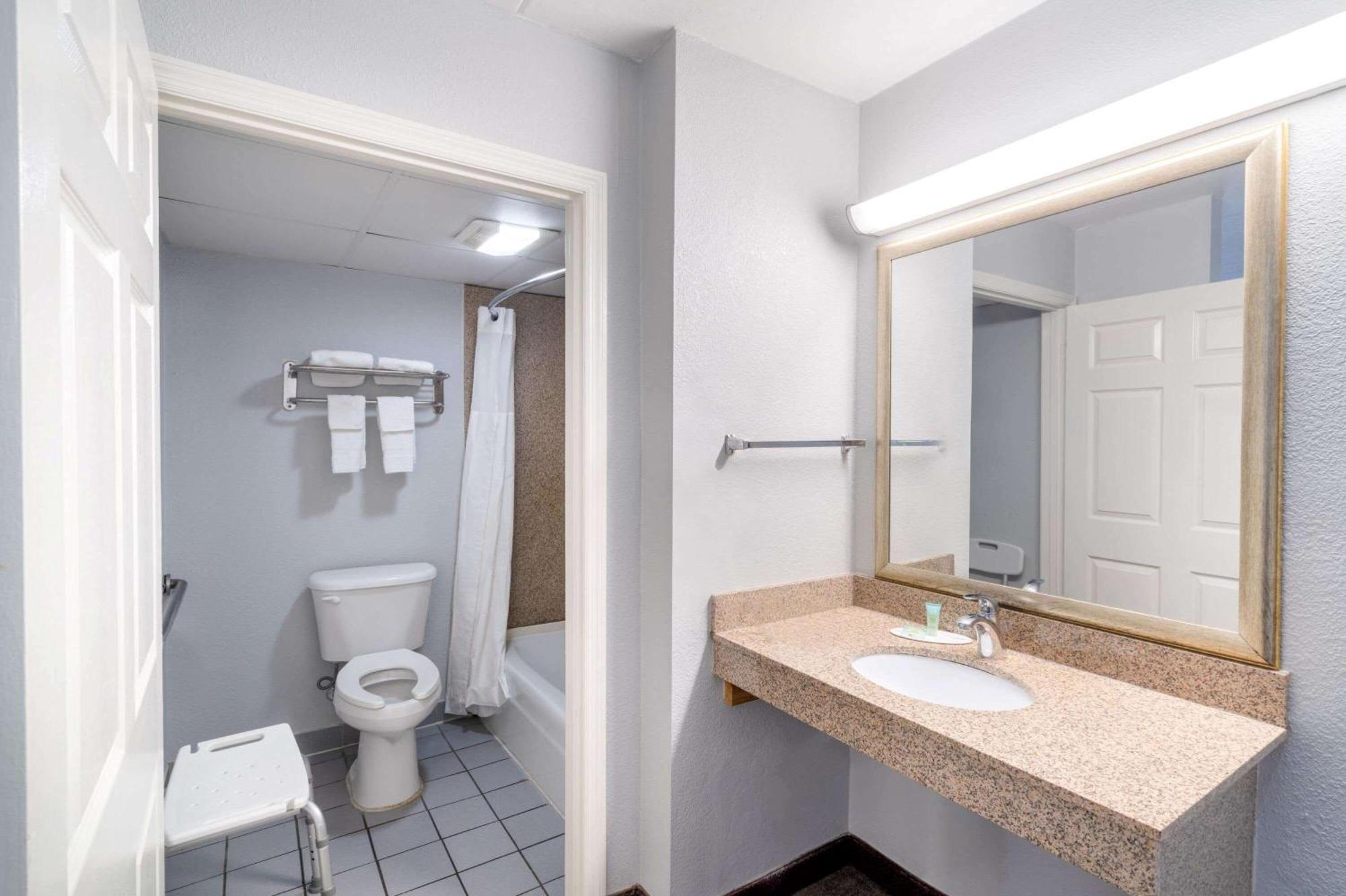 King Room - Mobility Access/Non-Smoking