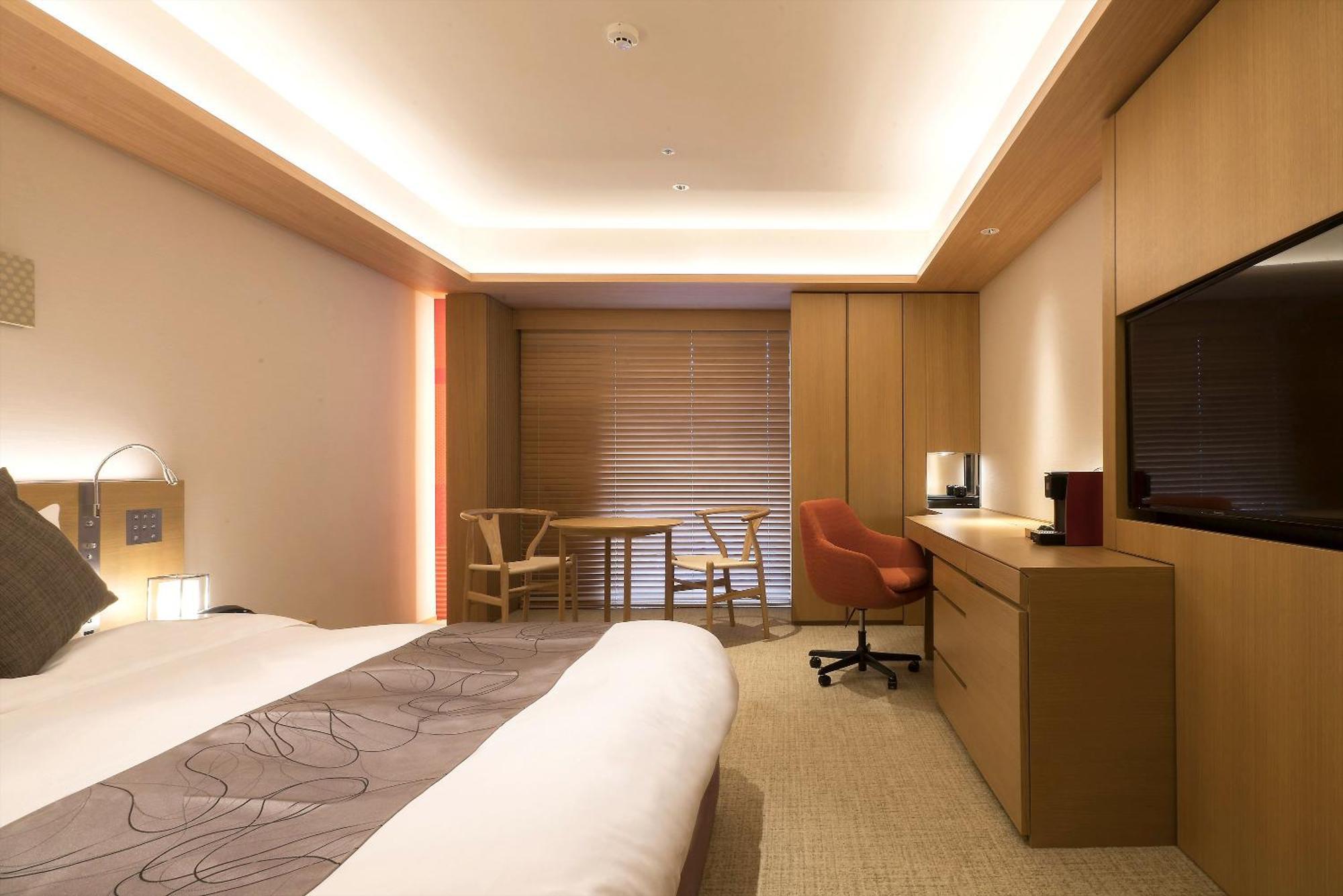 Standard King Room with Minibar
