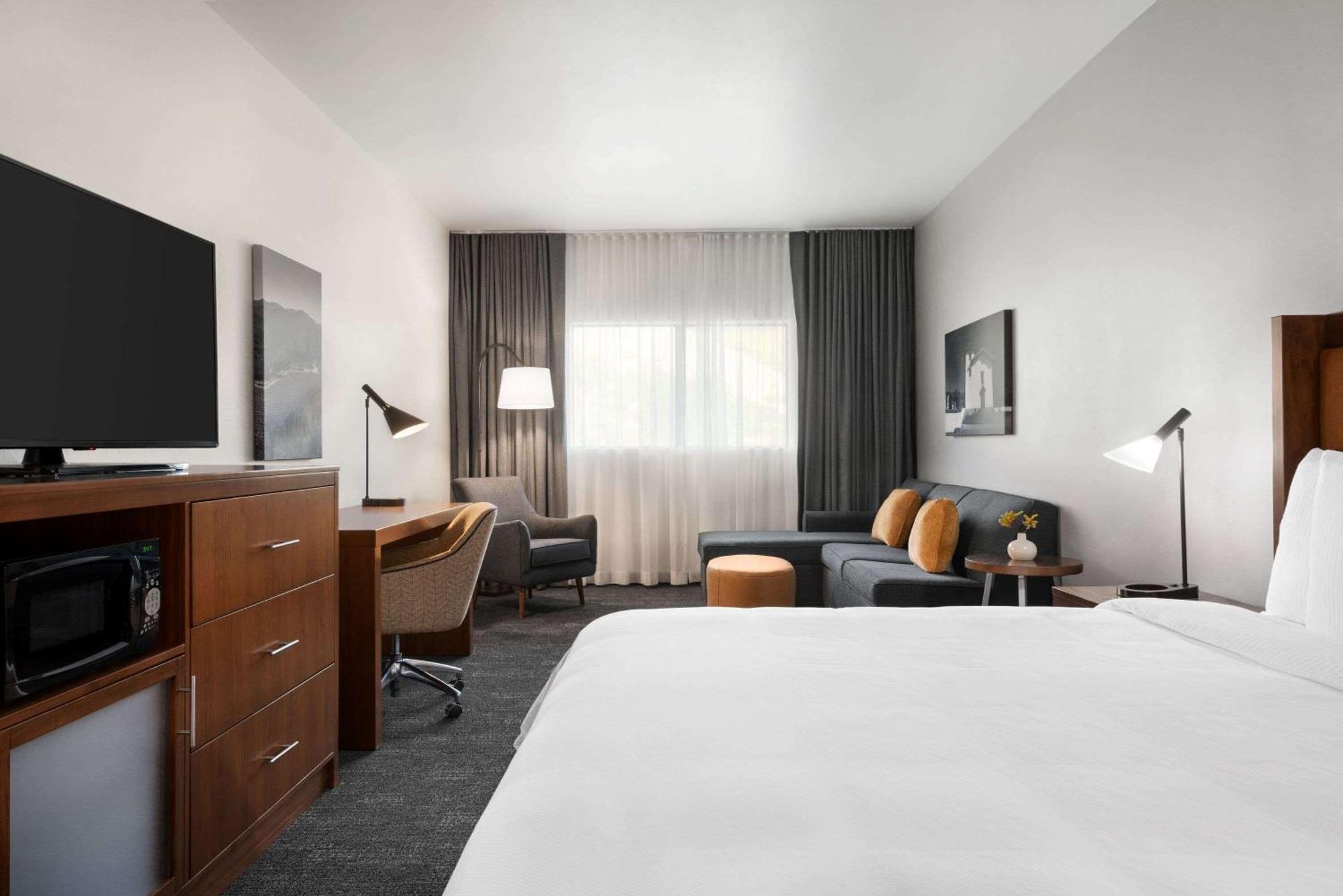 Executive King Room - Non-Smoking