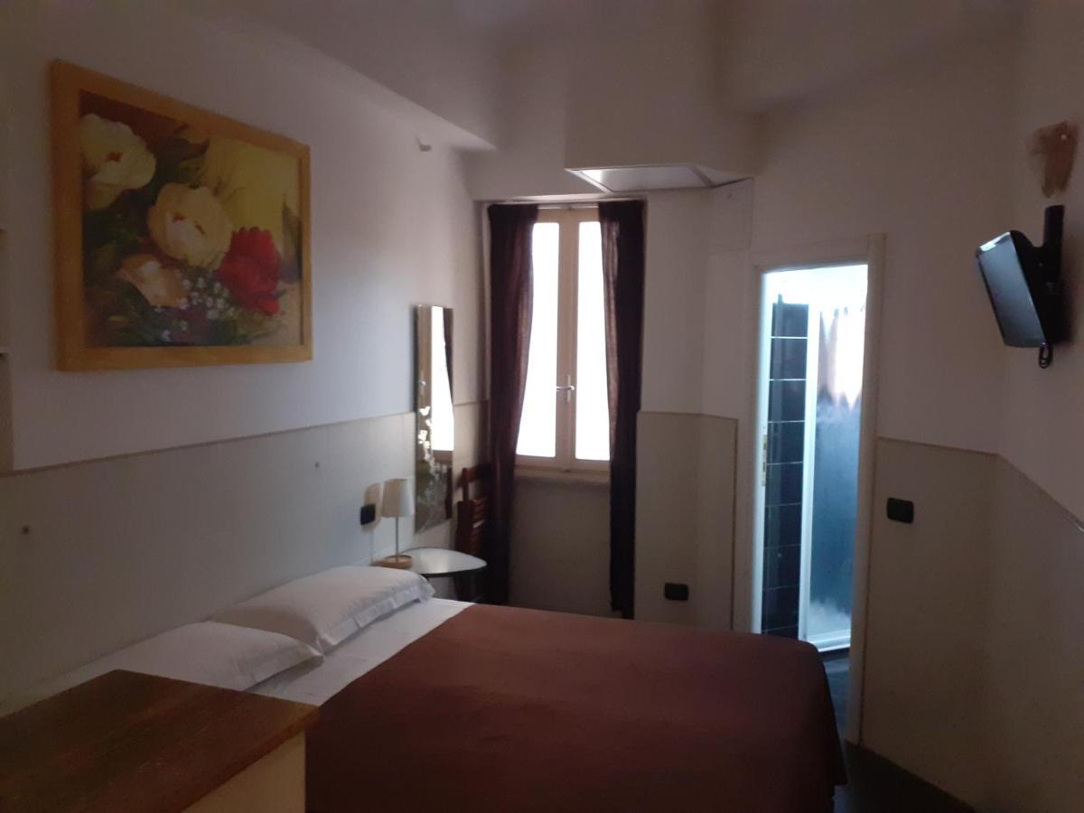 Small Double Room,1286247217:JPEG