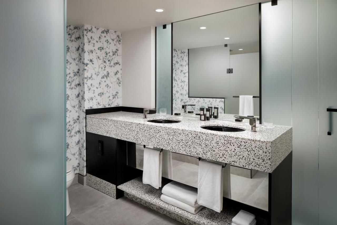 Large King Studio Suite with City View