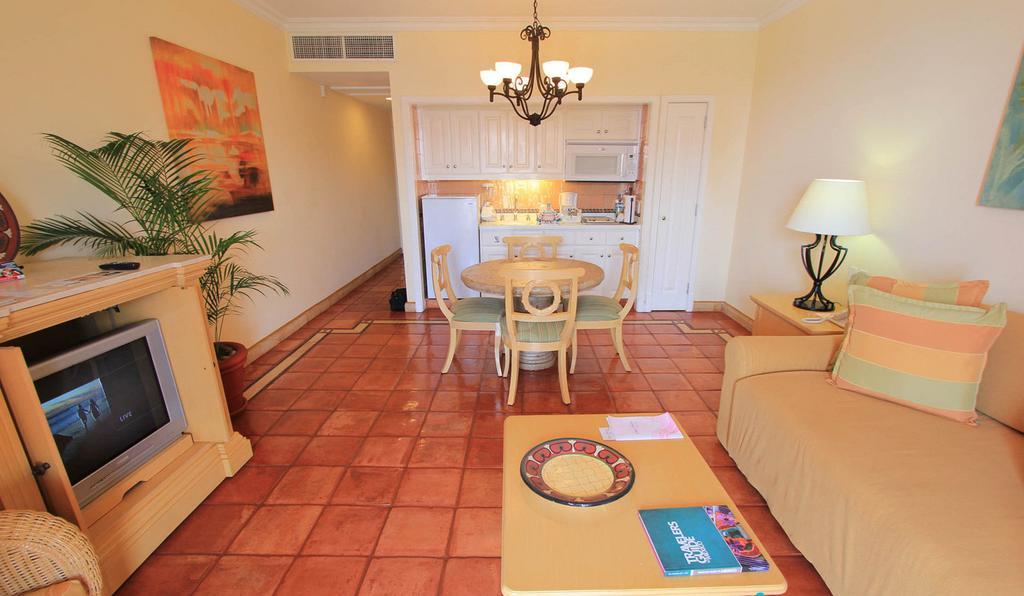 One-Bedroom Suite with Balcony and Kitchen