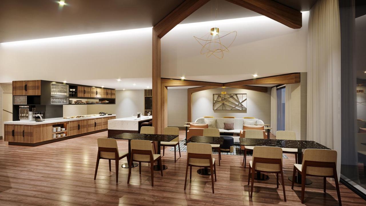 Queen Room with Two Queen Beds and City View - Club Lounge Access