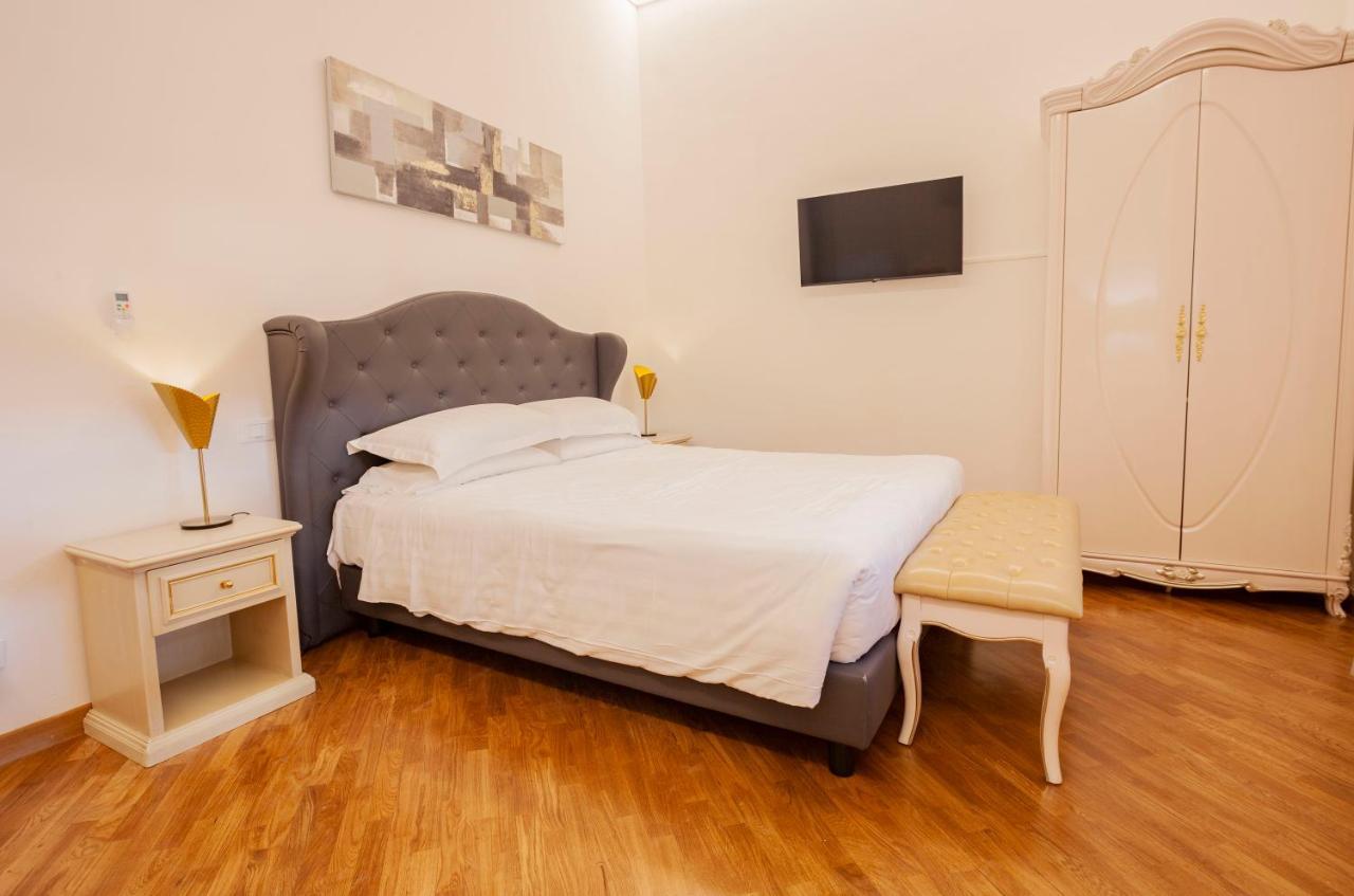Double or Twin Room Private External Bathroom