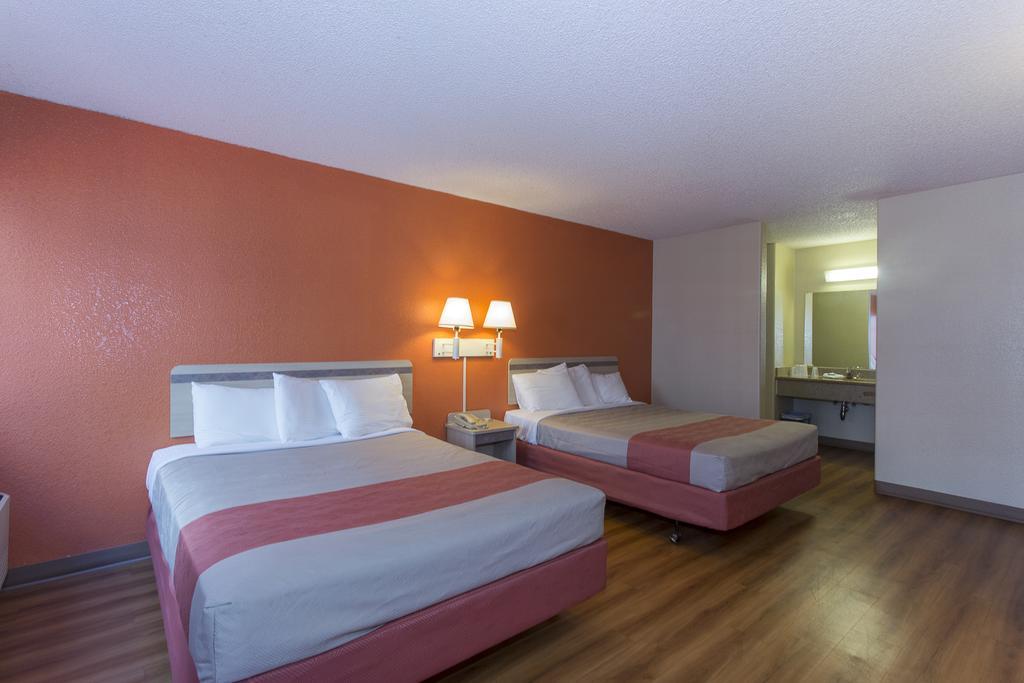 Double or Twin Room - Disability Access,419120163:JPEG