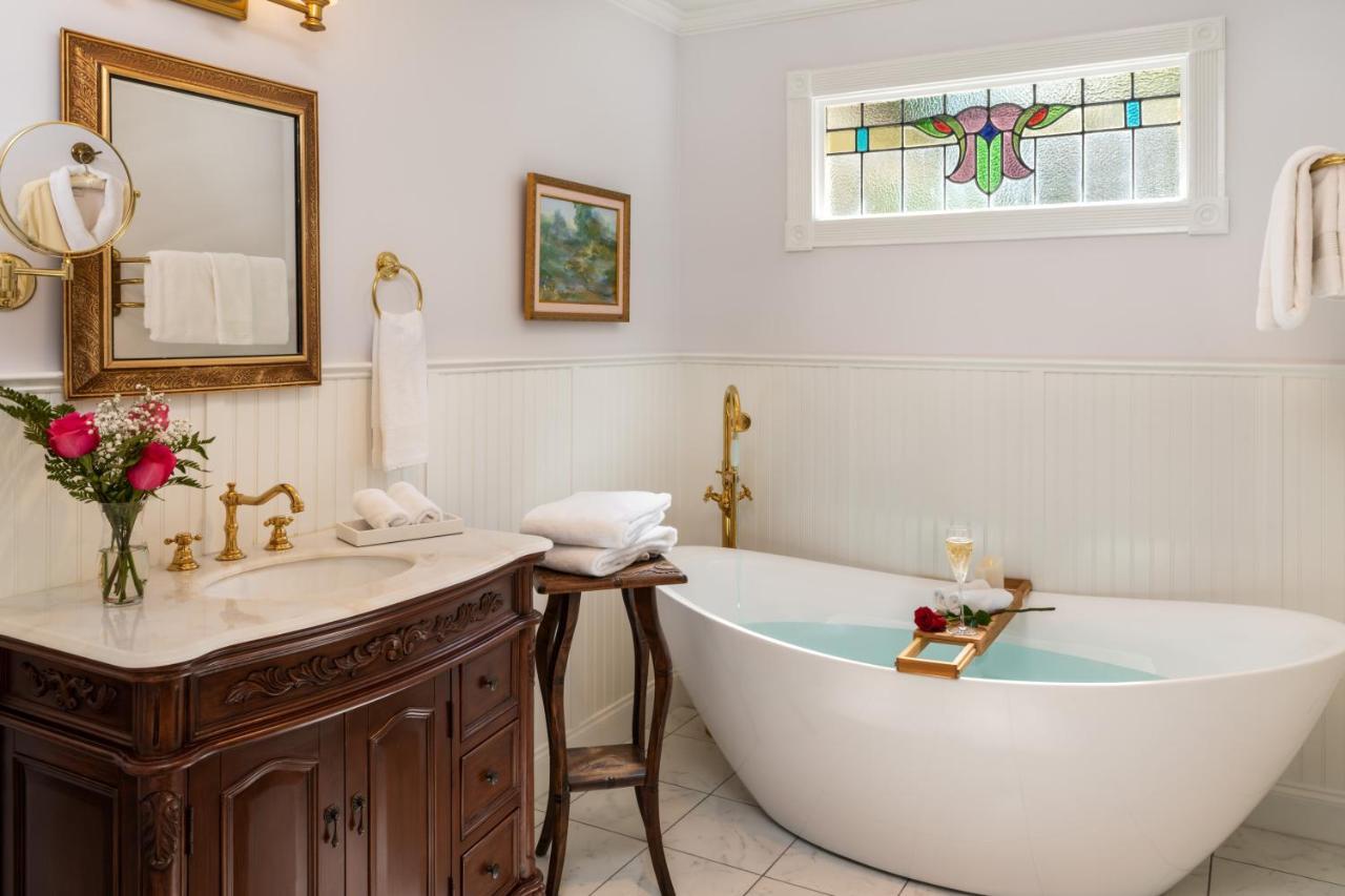Chantily Rose Room