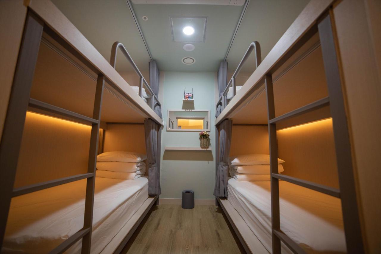 Bed 4-Bed Female Dormitory Room,1316115670:JPEG