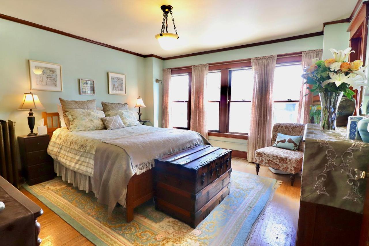 Queen Room