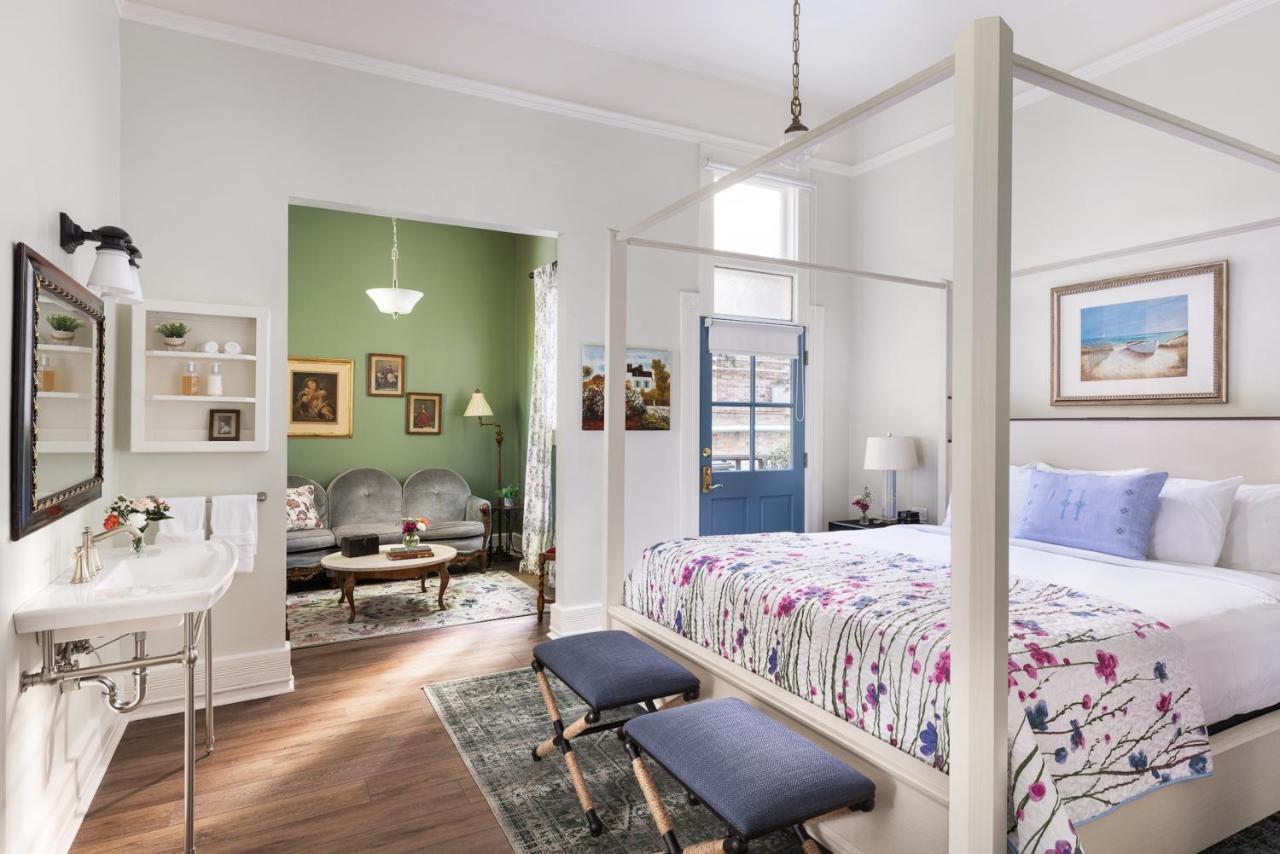 Deluxe King Suite