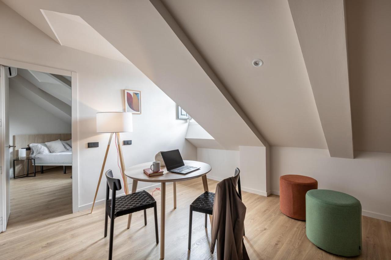One-Bedroom Apartment,1557984445:JPEG