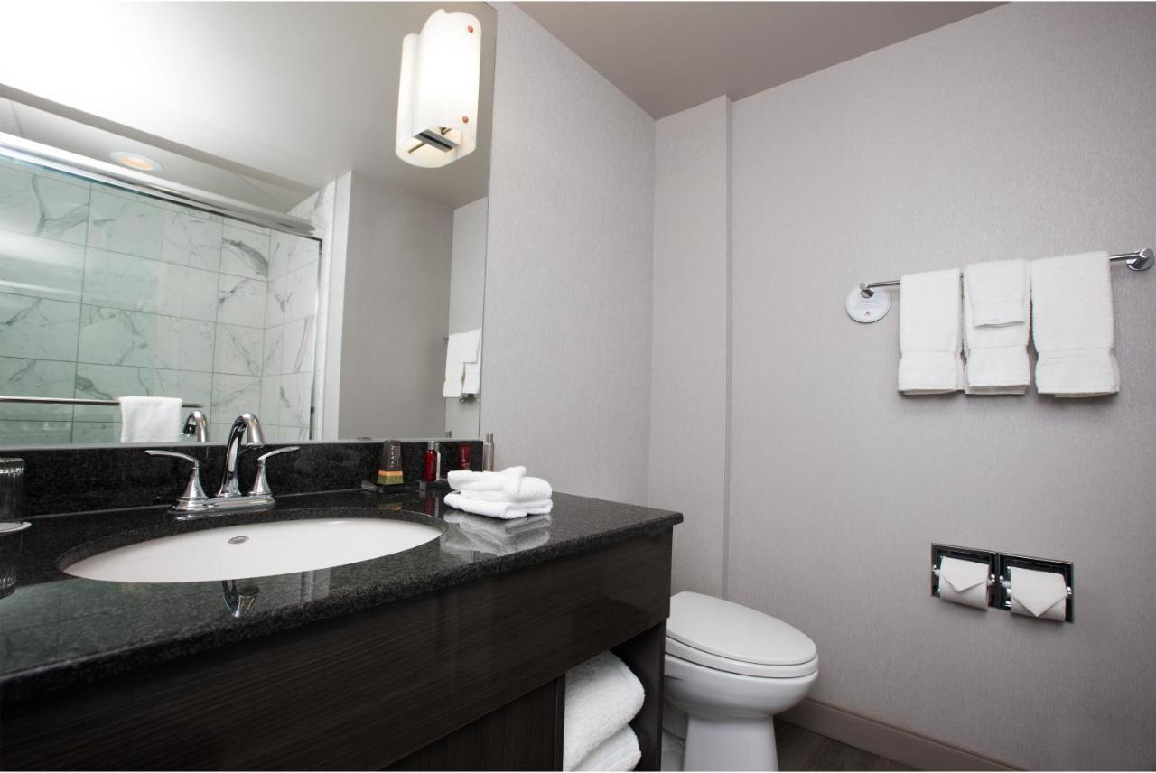 Niagara Bi-Level Loft Suite with One King Bed and Falls View
