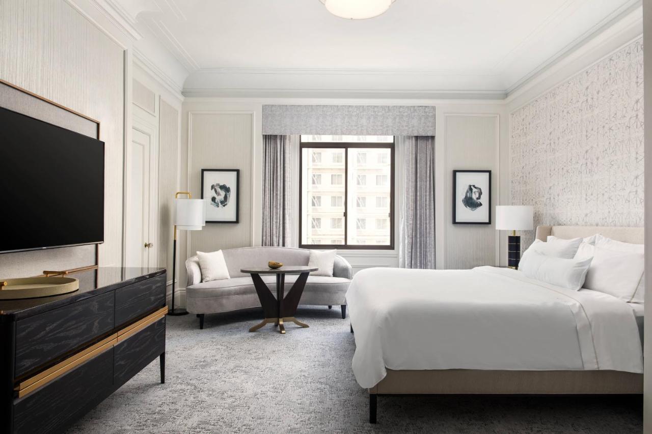 State Suite, 1 Bedroom Larger Suite, 1 King, City view