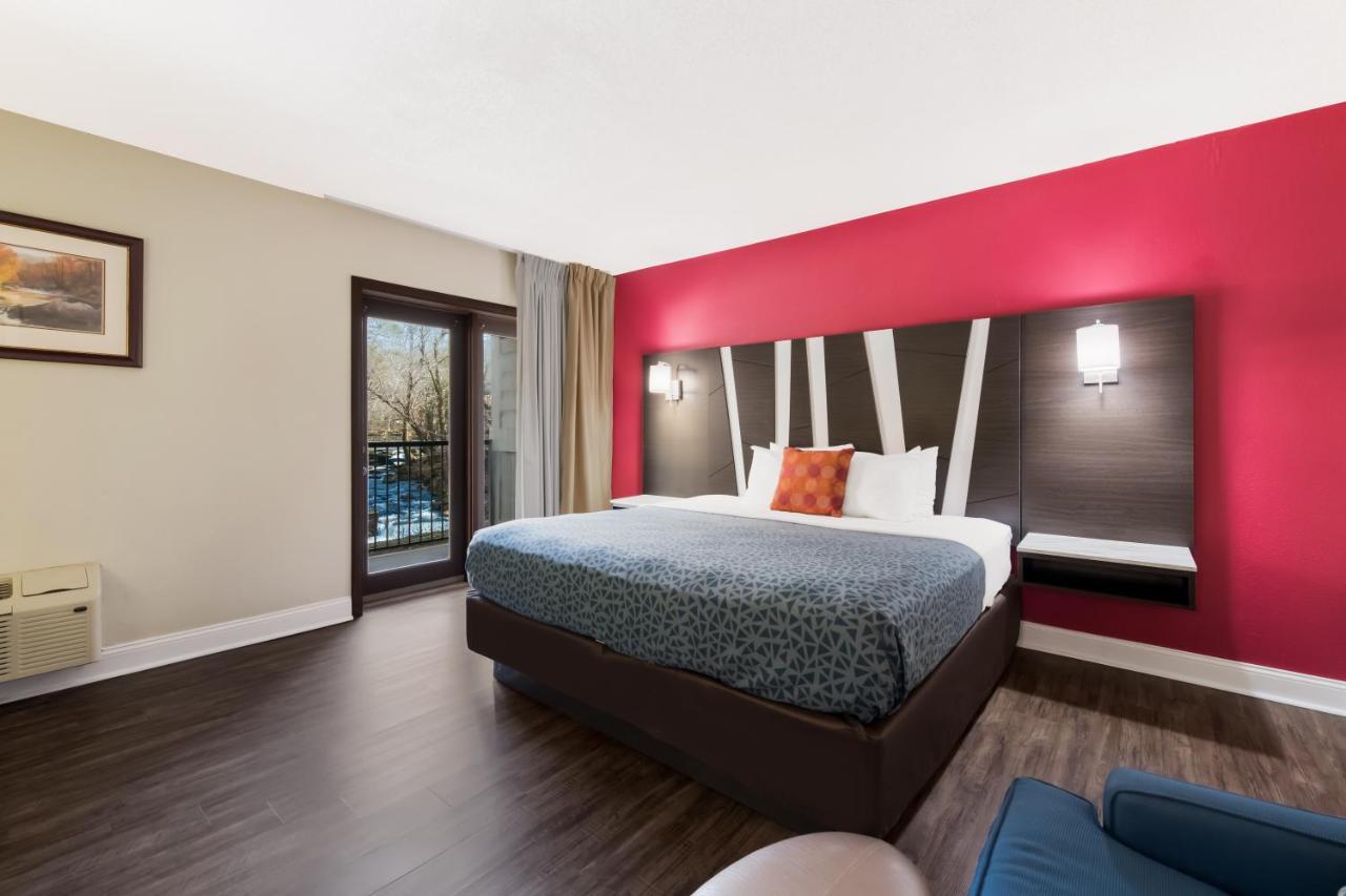 King Room with River View - Non-smoking