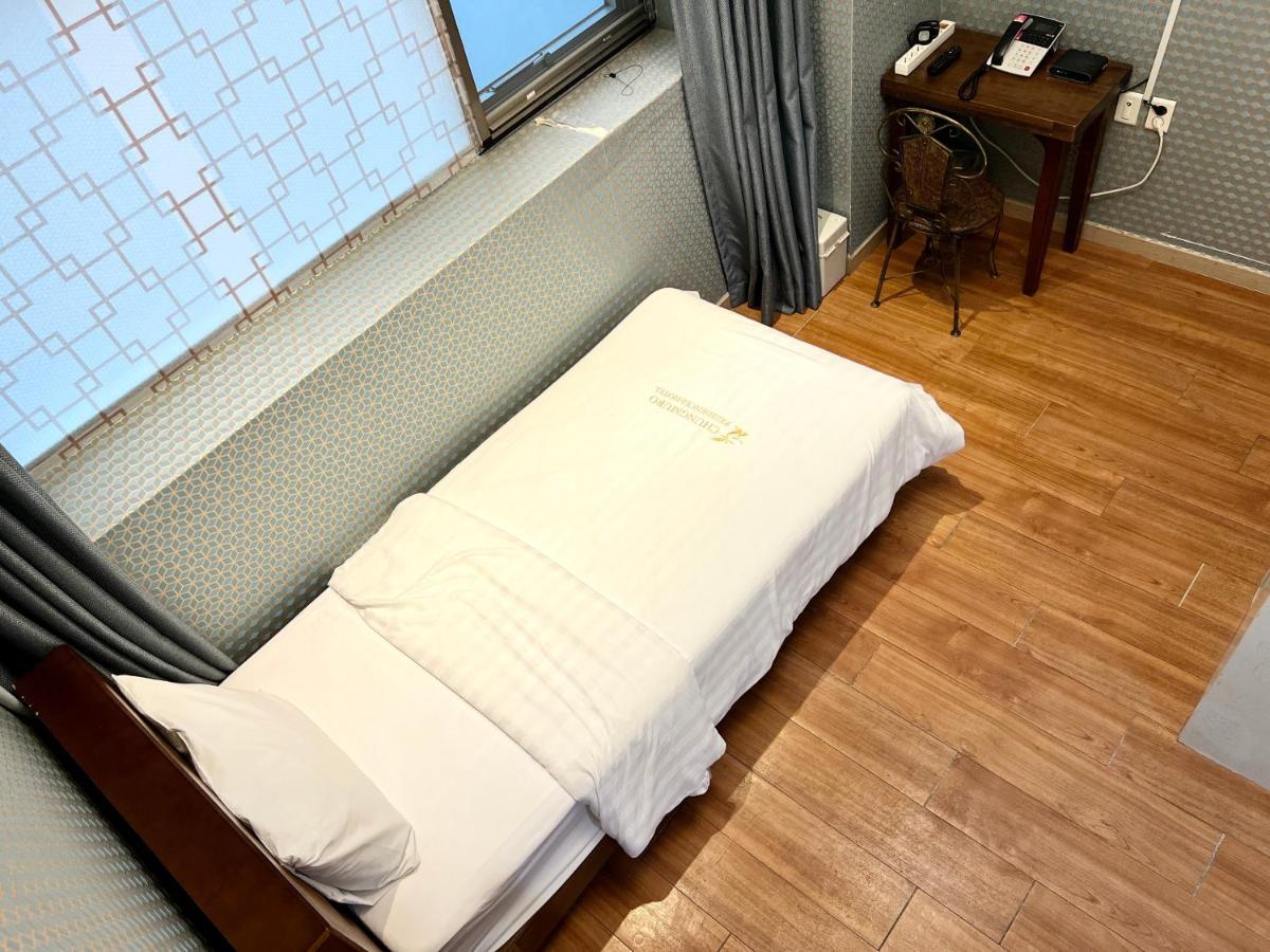 Twin Room City View,1357233455:JPEG