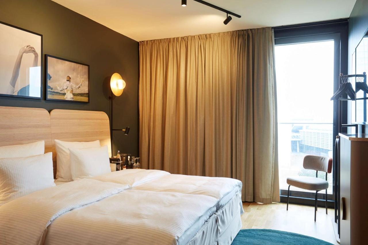 Superior Double Room with access to lounge "Living Room"