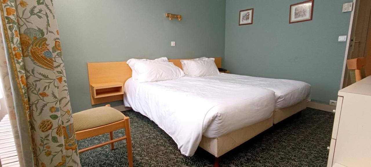 Connecting rooms